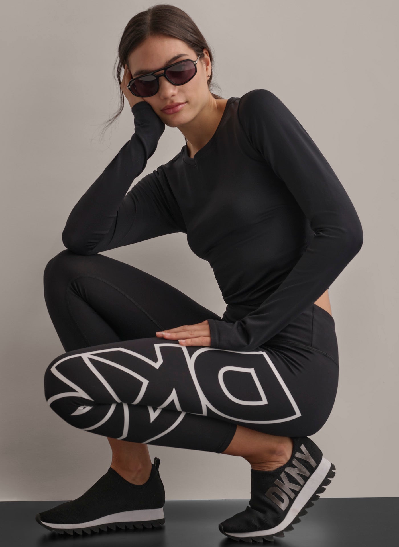 CROPPED MID-RISE LOGO COMPRESSION LEGGING VIEW 4 | Not Clearance or Preorder