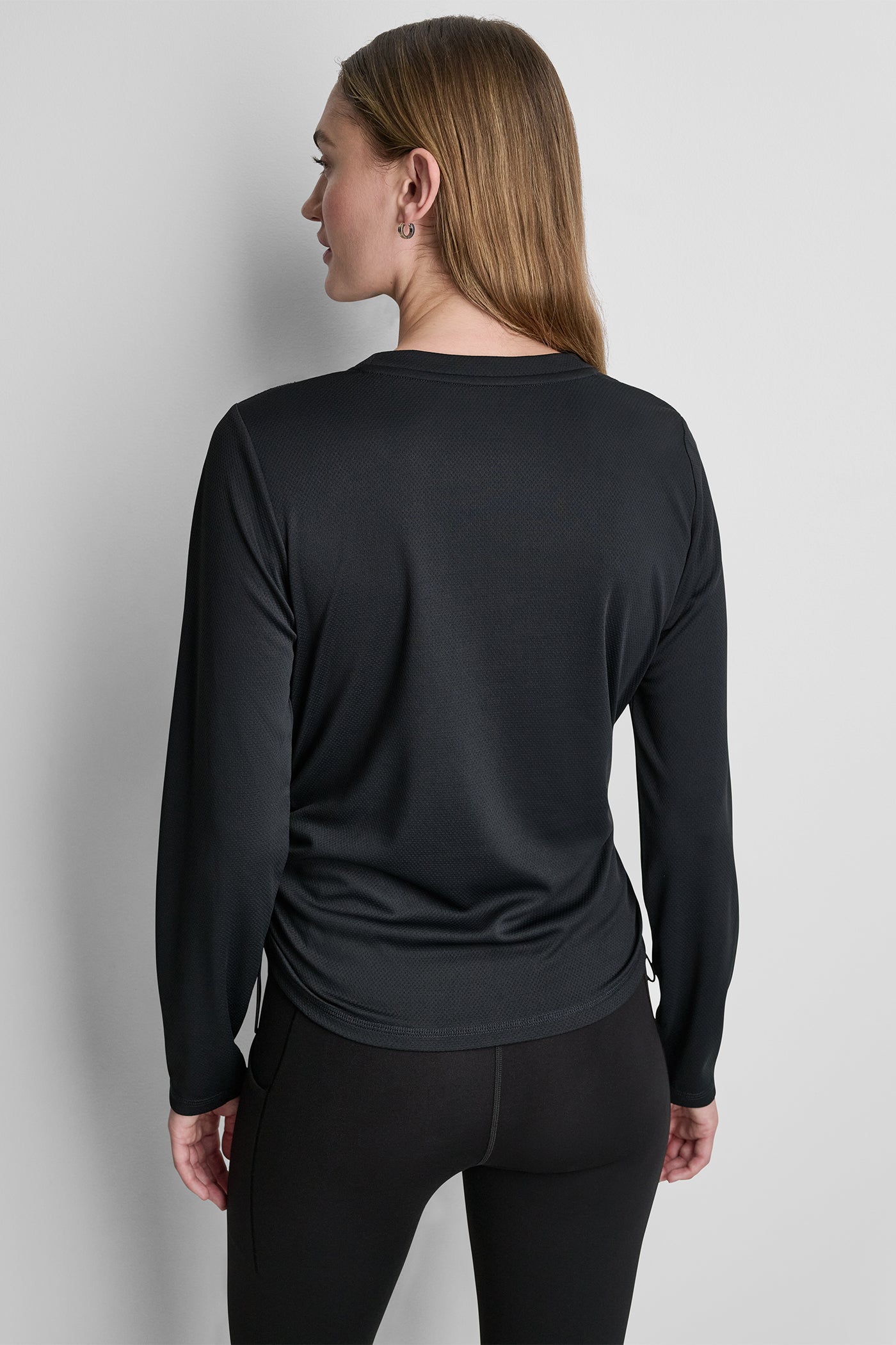 LONG SLEEVE V-NECK TECH TEE VIEW 3 | Summer Collection