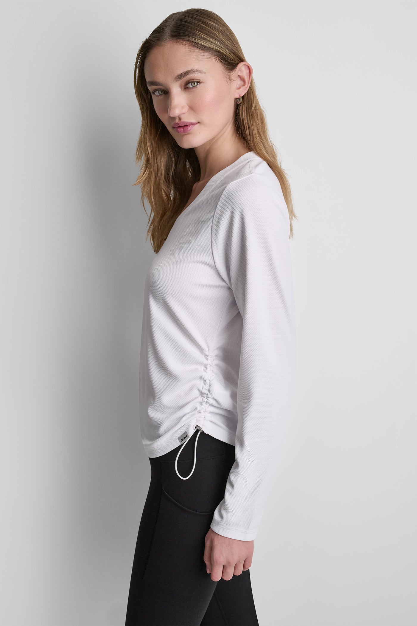 LONG SLEEVE V-NECK TECH TEE VIEW 4 | Summer Collection