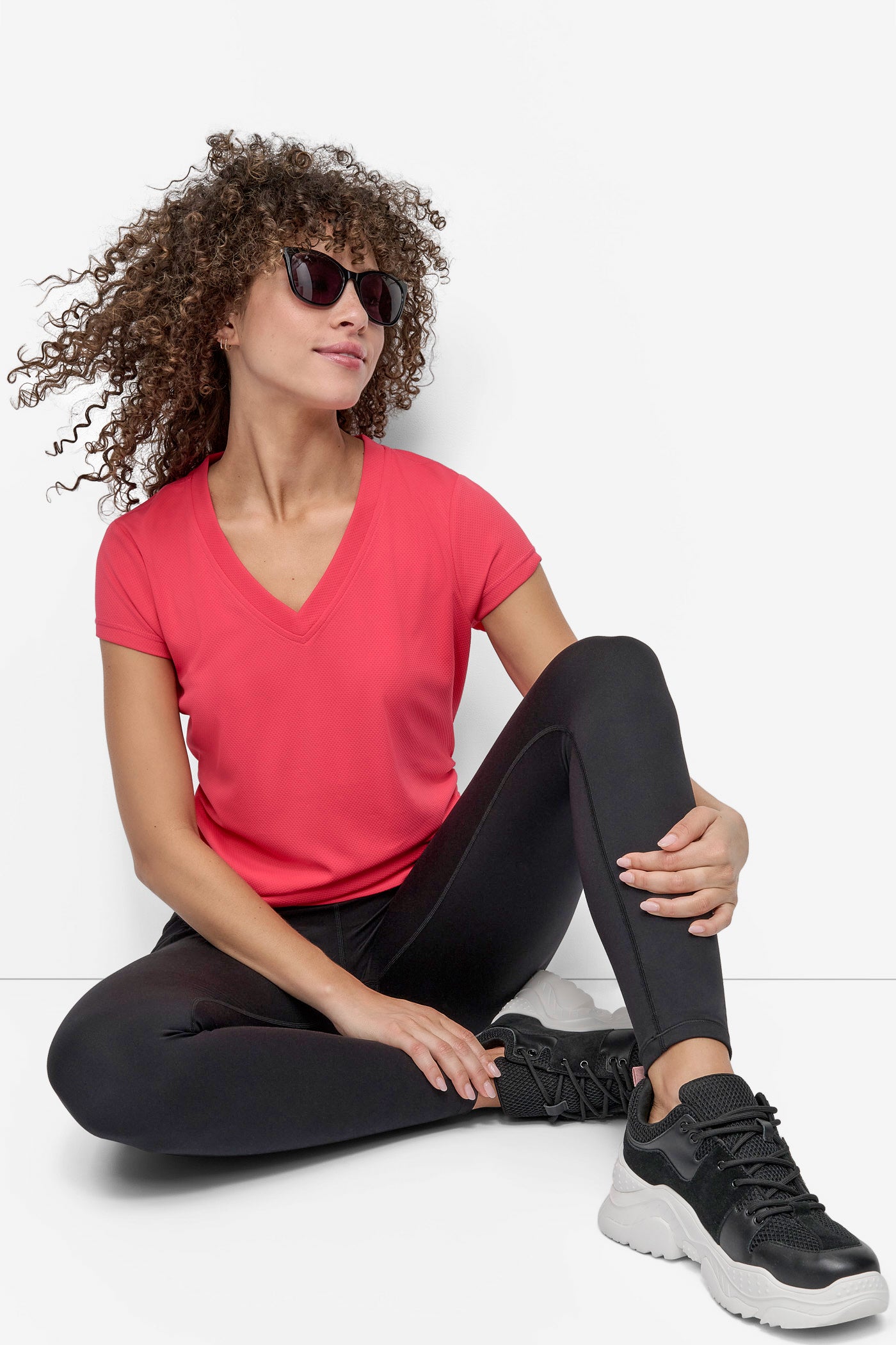 RUCHED TECH MESH PERFORMANCE TEE VIEW 7 | Tees & Tanks