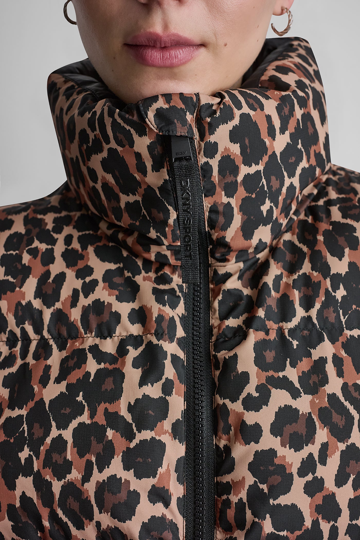 PRINTED MOCK NECK VEST VIEW 8