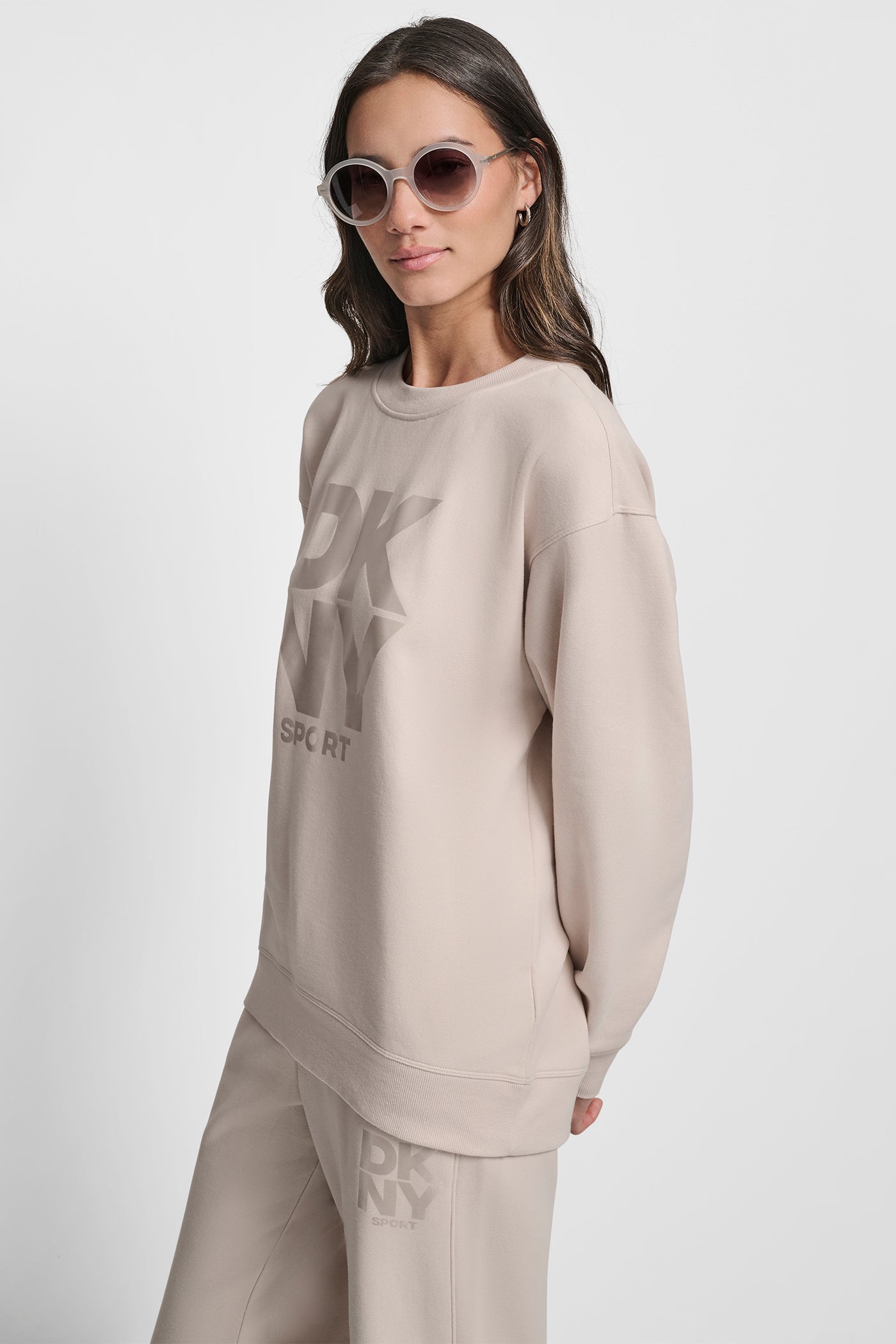 STACKED SATIN LOGO LONG LINE CREW NECK PULLOVER VIEW 3 | DKNY Sport