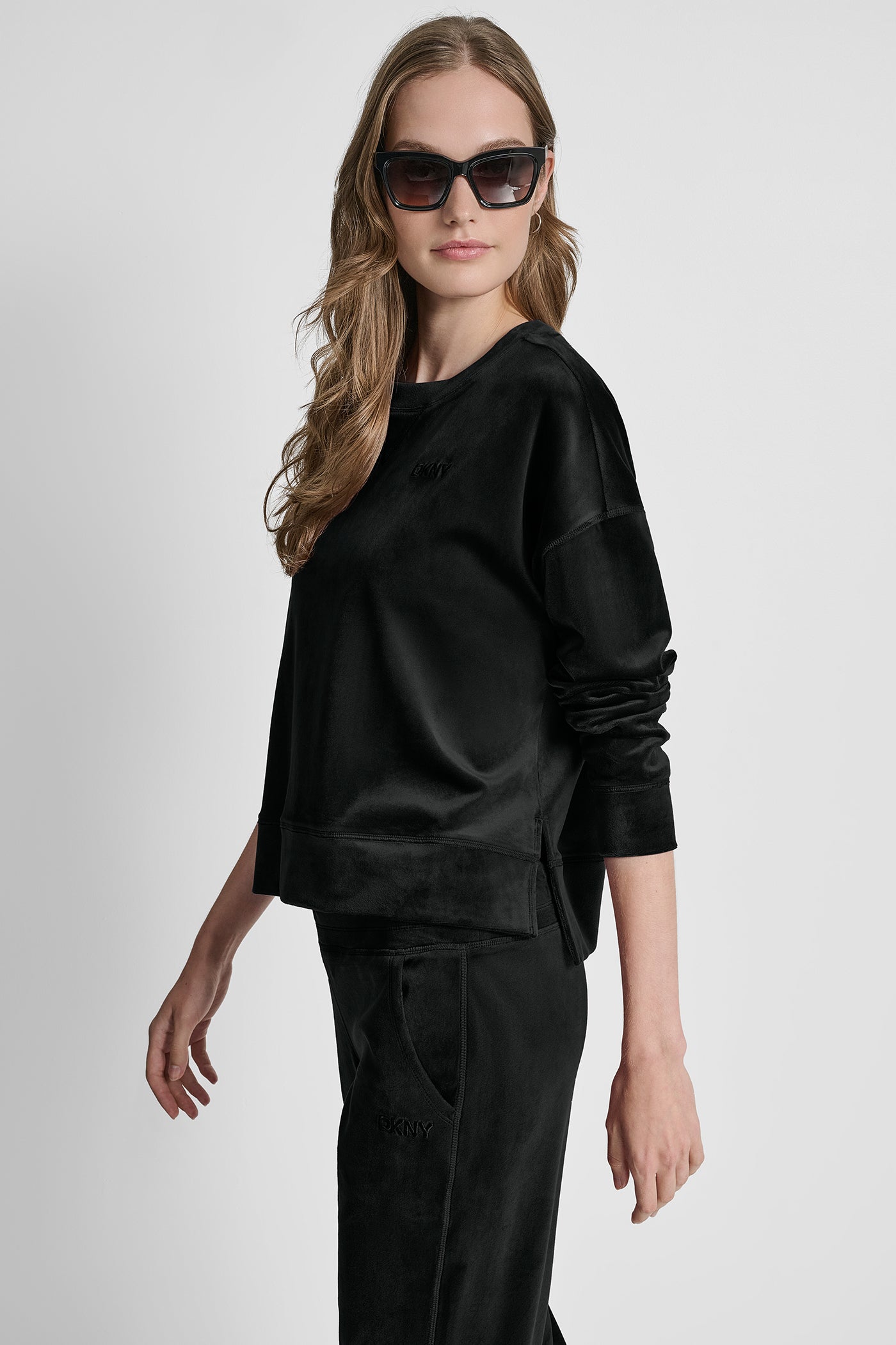 HIGH LOW CREW NECK V-INSET PULLOVER WITH EMBROIDERY VIEW 3 | DKNY Sport