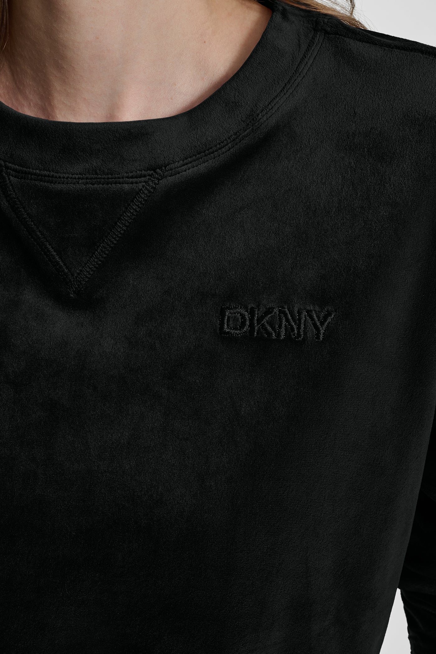 HIGH LOW CREW NECK V-INSET PULLOVER WITH EMBROIDERY VIEW 4 | DKNY Sport
