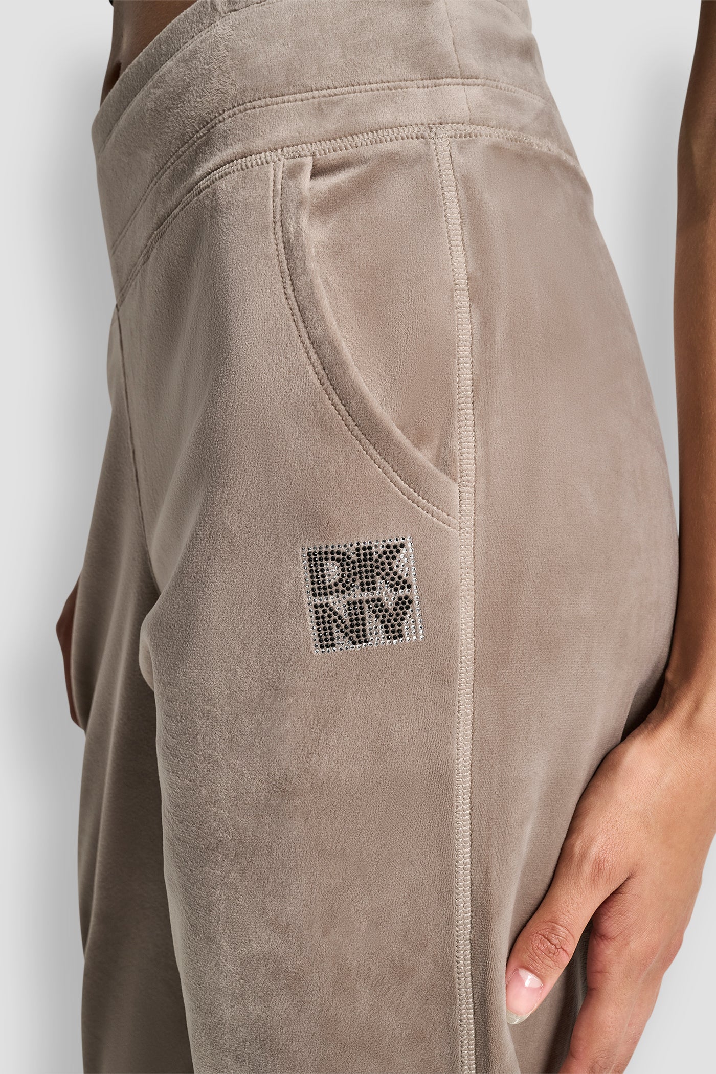 VELOUR RHINESTONE TWO TONE LOGO JOGGER VIEW 6 | DKNY Promo
