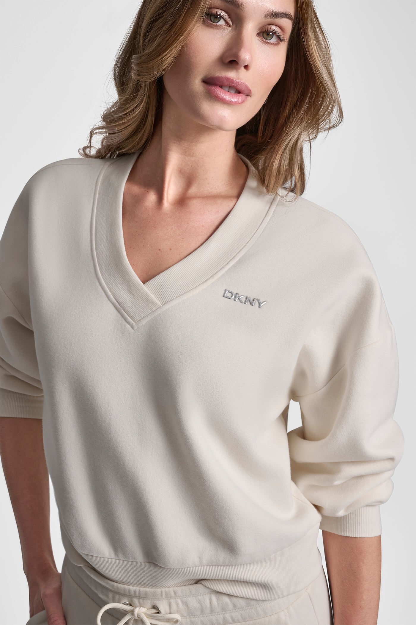 METALLIC BUBBLE LOGO V-NECK PULLOVER VIEW 5 | SELECT STYLES