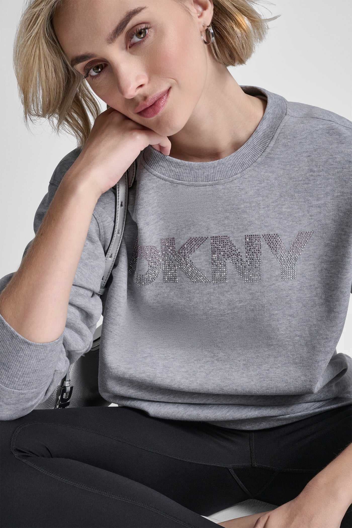 OMBRE RHINESTONE LOGO CREW NECK PULLOVER VIEW 7 | SALE