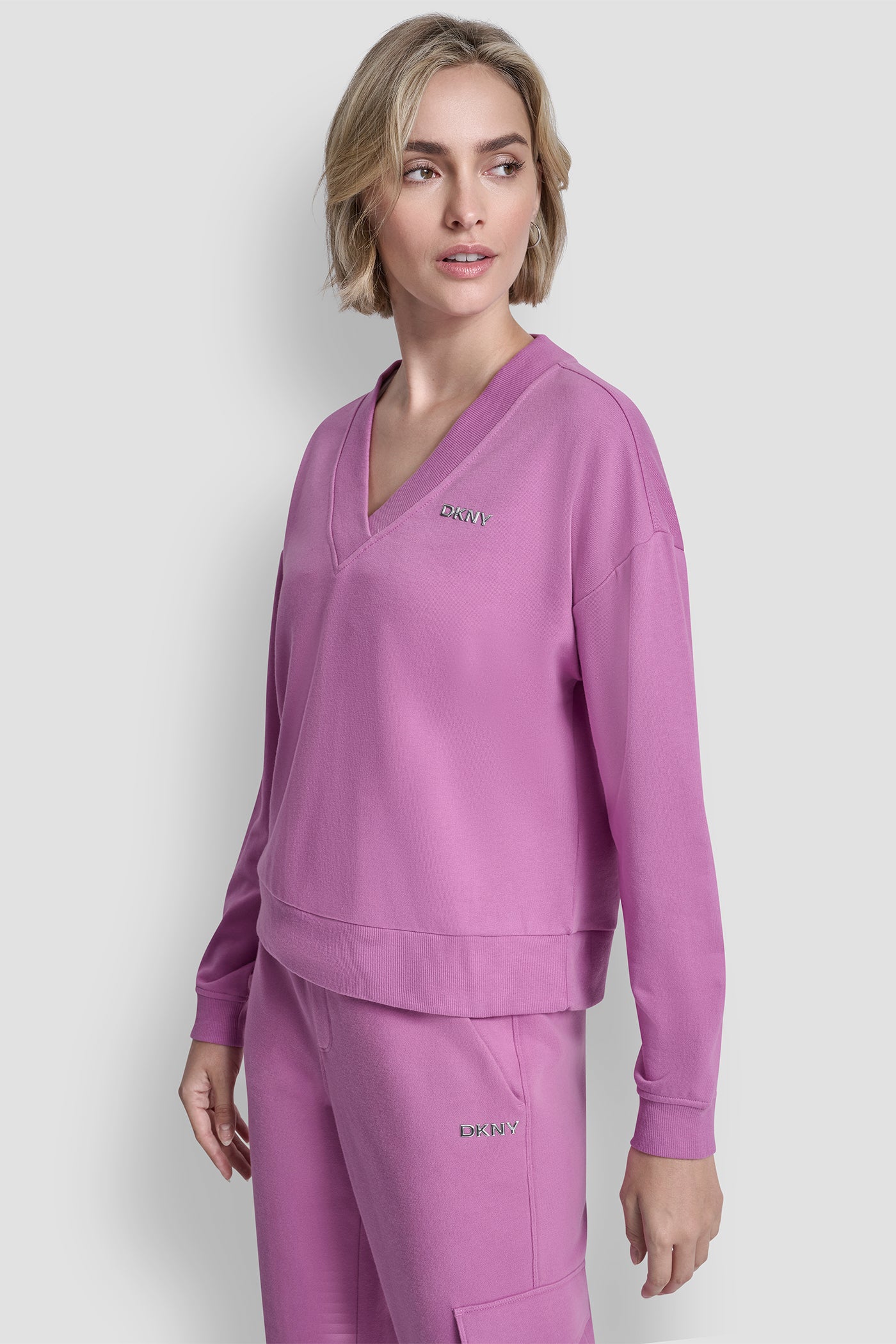 METALLIC BUBBLE LOGO V-NECK PULLOVER VIEW 3 | New clothing