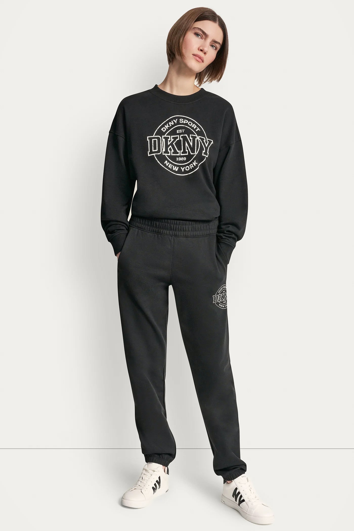 Black COLLEGIATE MEDALLION HIGH-RISE LOGO RELAXED JOGGER, VIEW 2 | Sport Essentials
