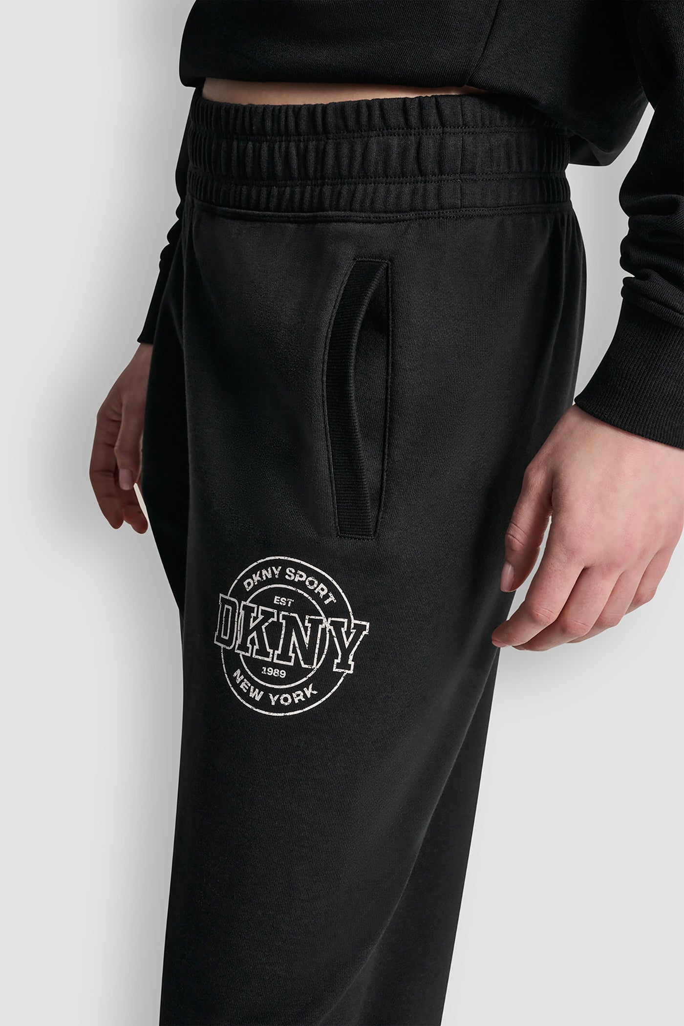 HIGH-RISE LOGO RELAXED JOGGER VIEW 5 | Clothing