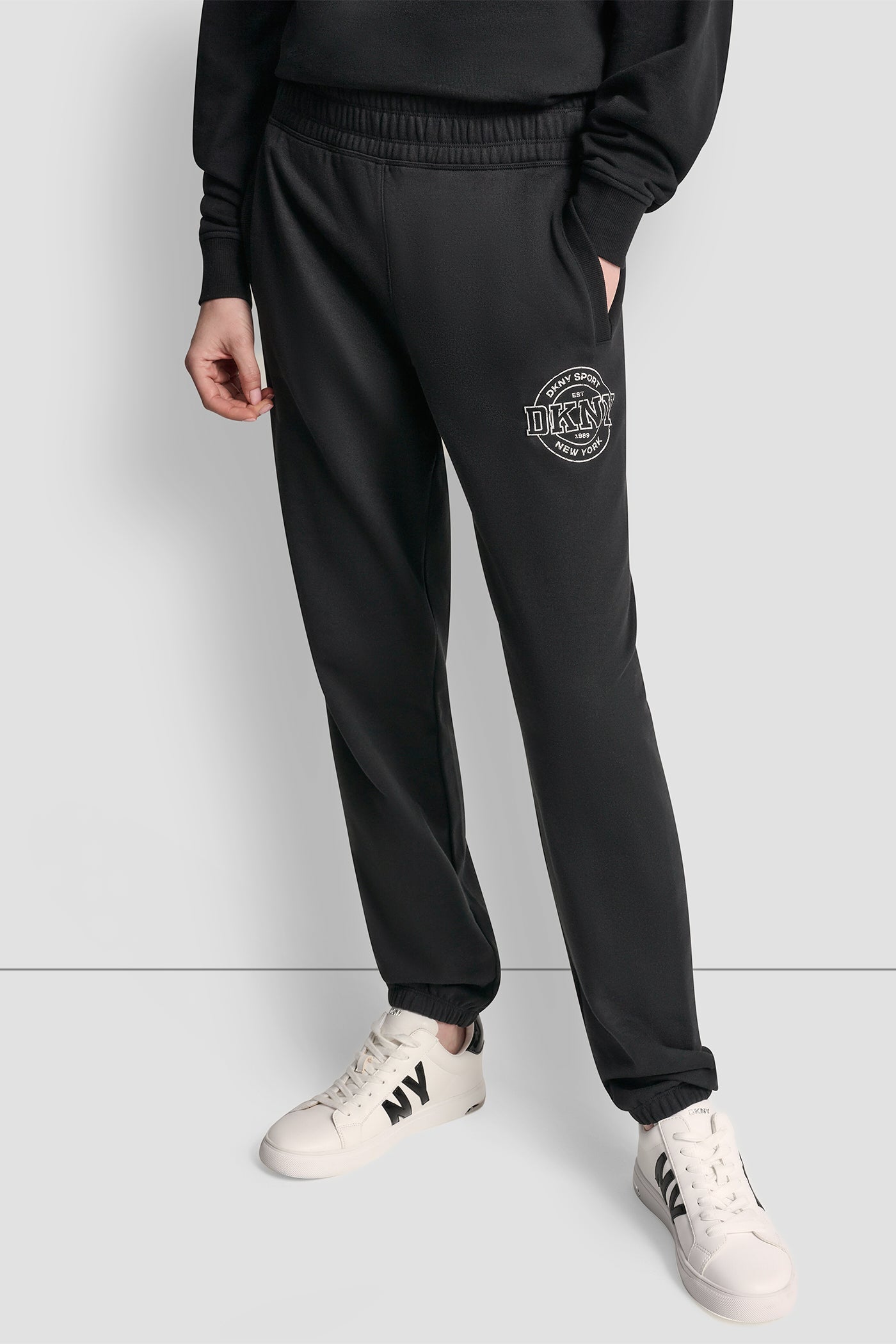 HIGH-RISE LOGO RELAXED JOGGER VIEW 3 | Clothing