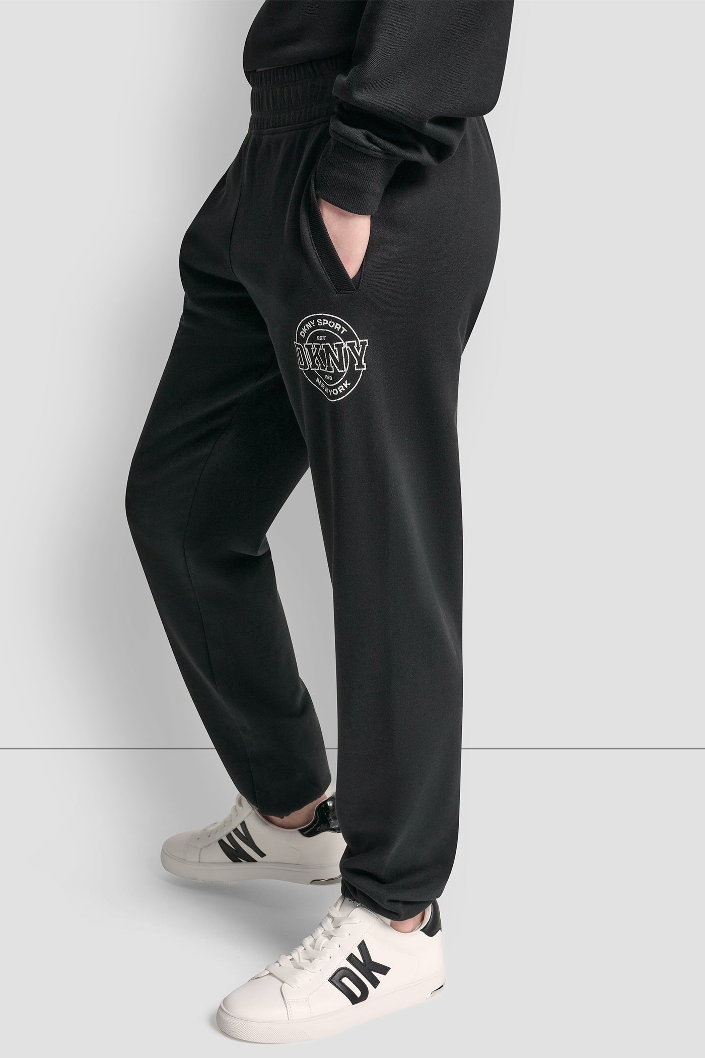 HIGH-RISE LOGO RELAXED JOGGER VIEW 4 | Clothing