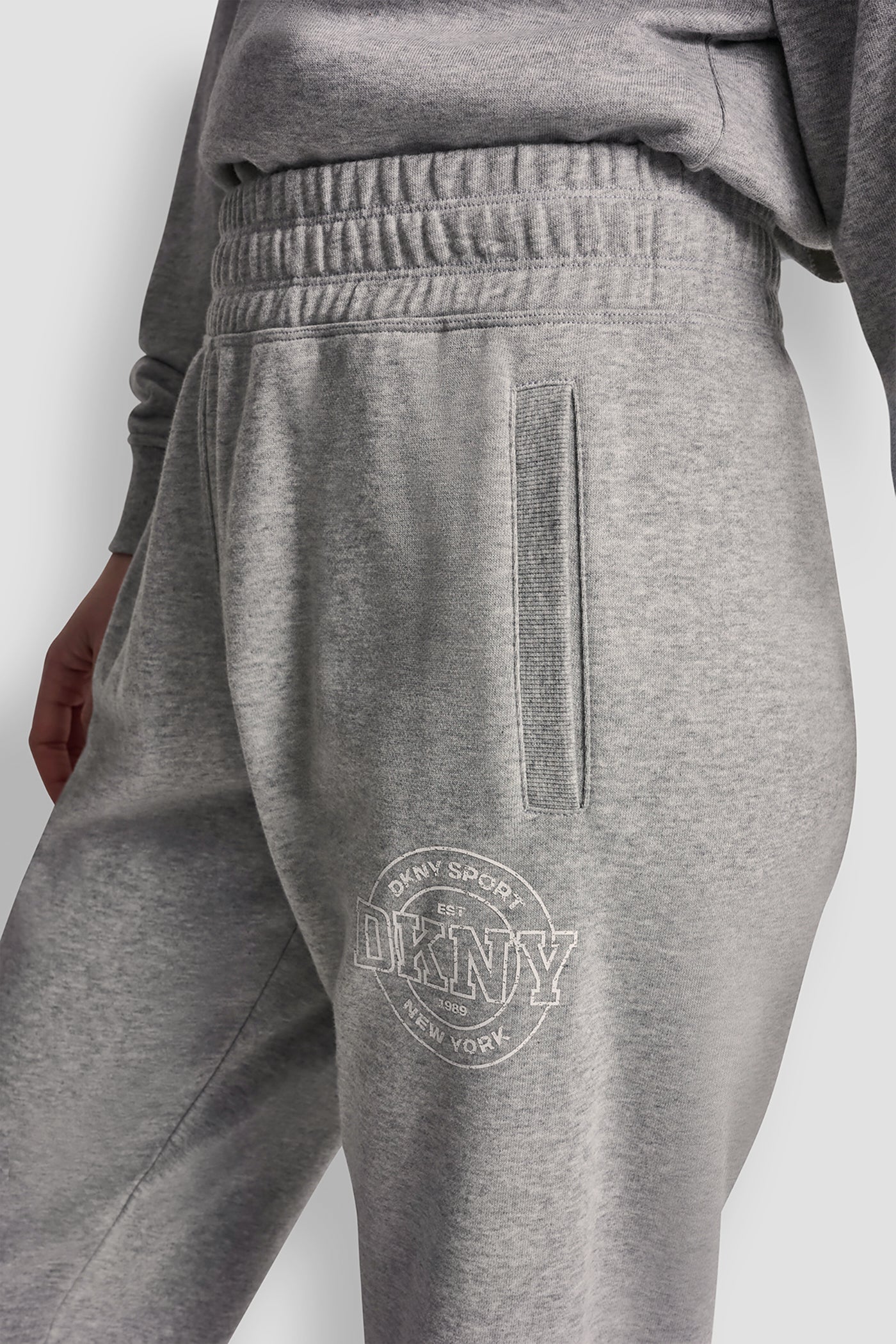 HIGH-RISE LOGO RELAXED JOGGER VIEW 5 | MATCHING SETS