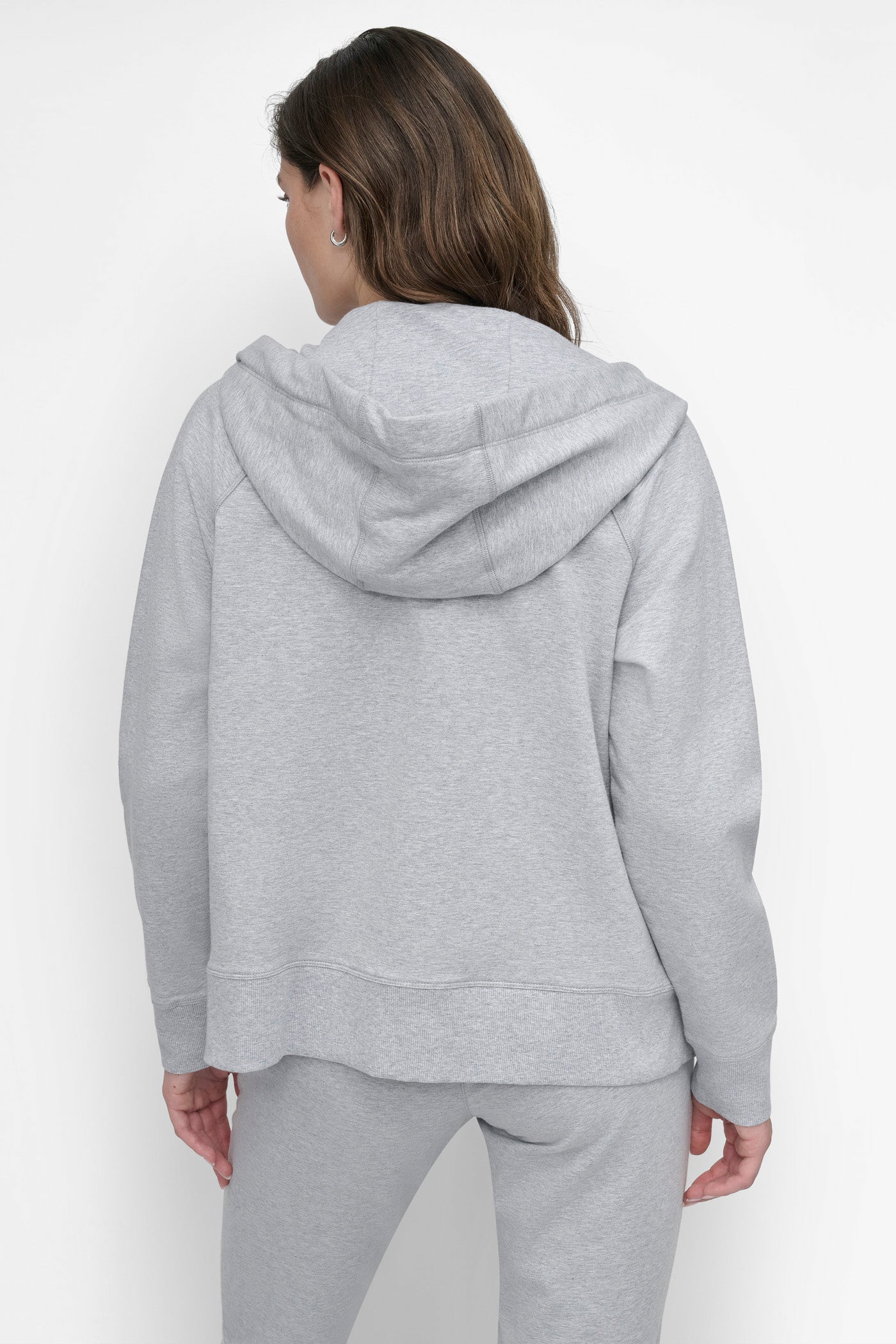 PEARL GREY HEATHER LOGO DRAWSTRING PERFORMANCE HOODIE, VIEW 2 | Sweatshirts & Joggers