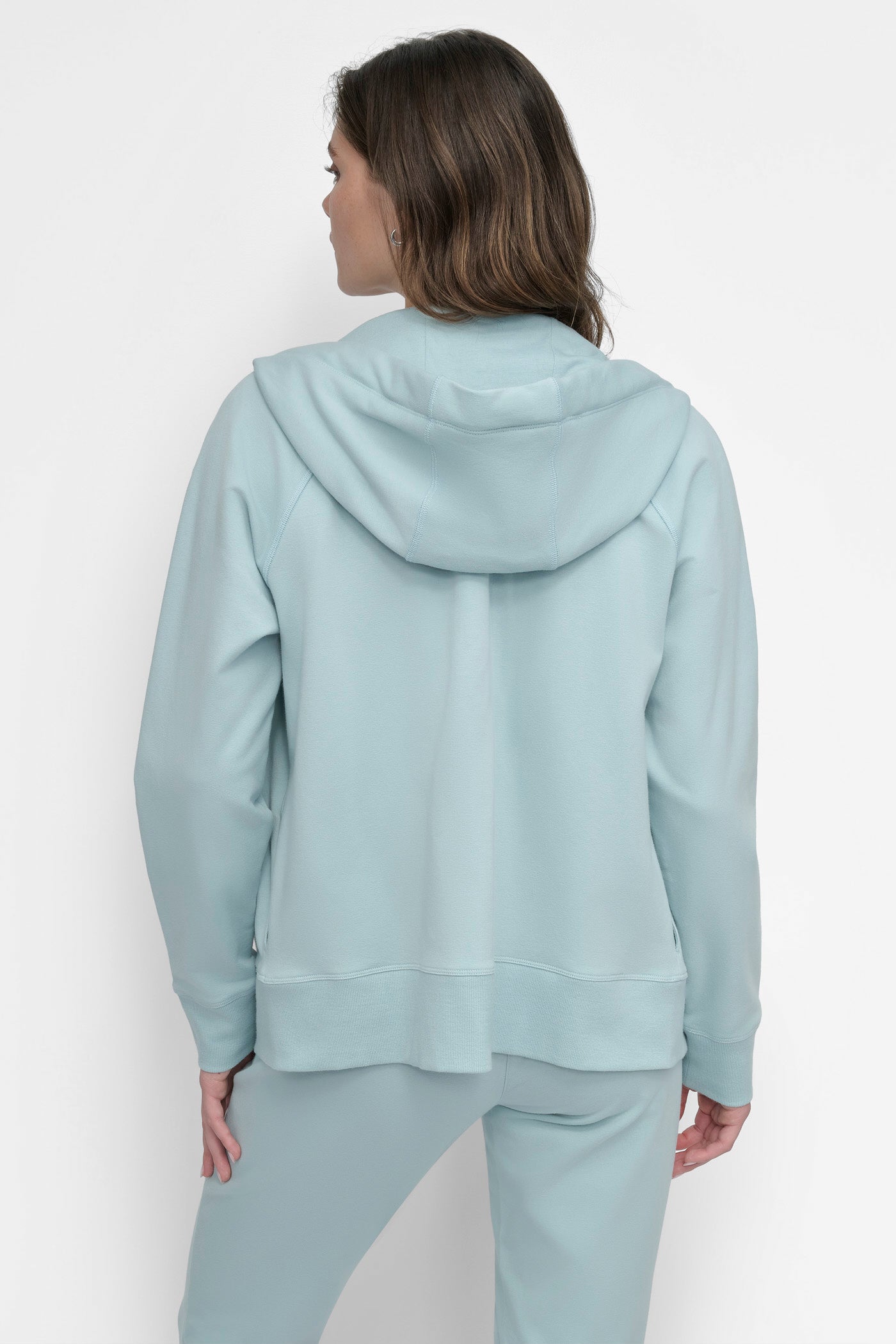 MINERAL LOGO DRAWSTRING PERFORMANCE HOODIE, BACK VIEW | Sweatshirts & Joggers