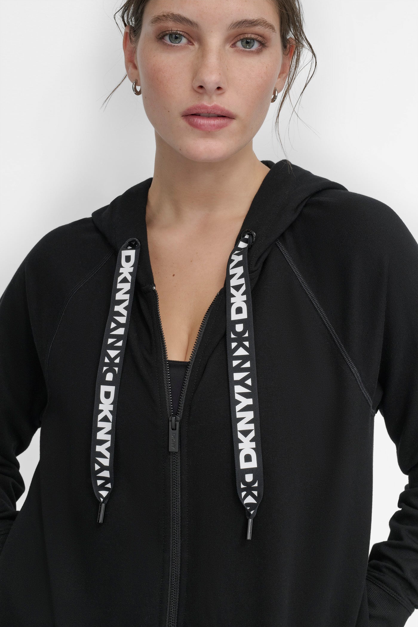 LOGO DRAWSTRING PERFORMANCE HOODIE VIEW 5