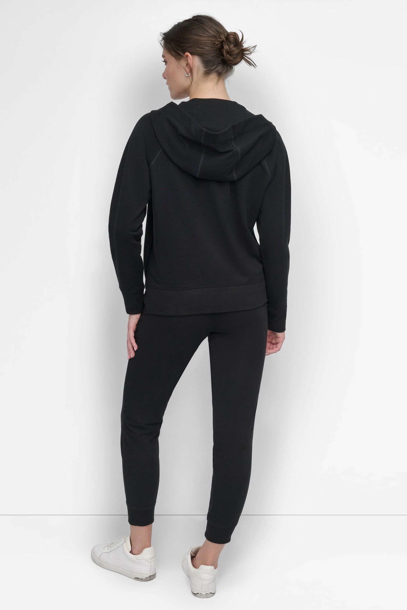 LOGO DRAWSTRING PERFORMANCE HOODIE VIEW 7