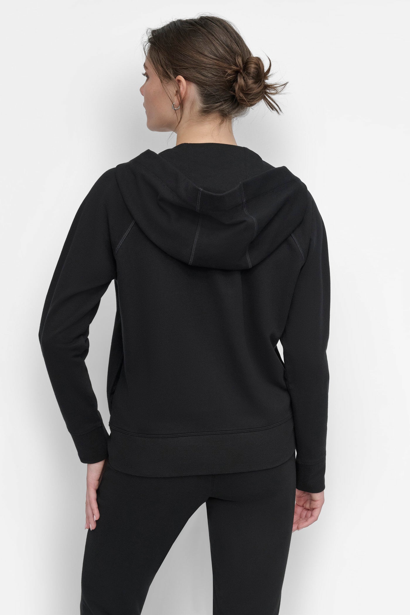 Black LOGO DRAWSTRING PERFORMANCE HOODIE, BACK VIEW | DKNY Sport