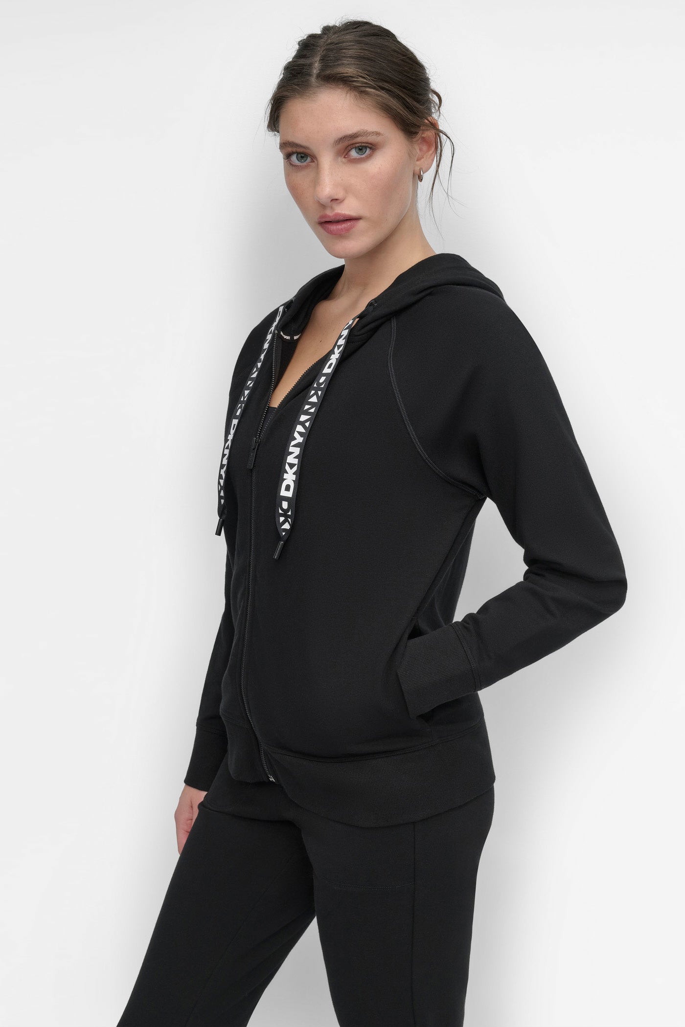 LOGO DRAWSTRING PERFORMANCE HOODIE VIEW 3