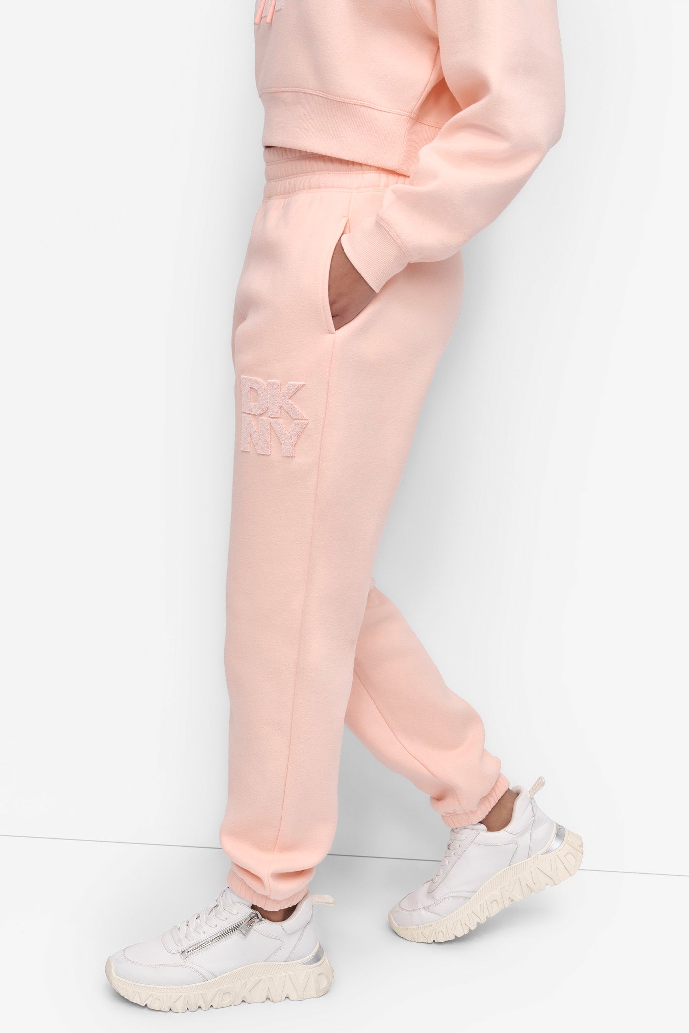 DKNY Skylineロゴ スウェットシャツ | ブラック | FARFETCH JP