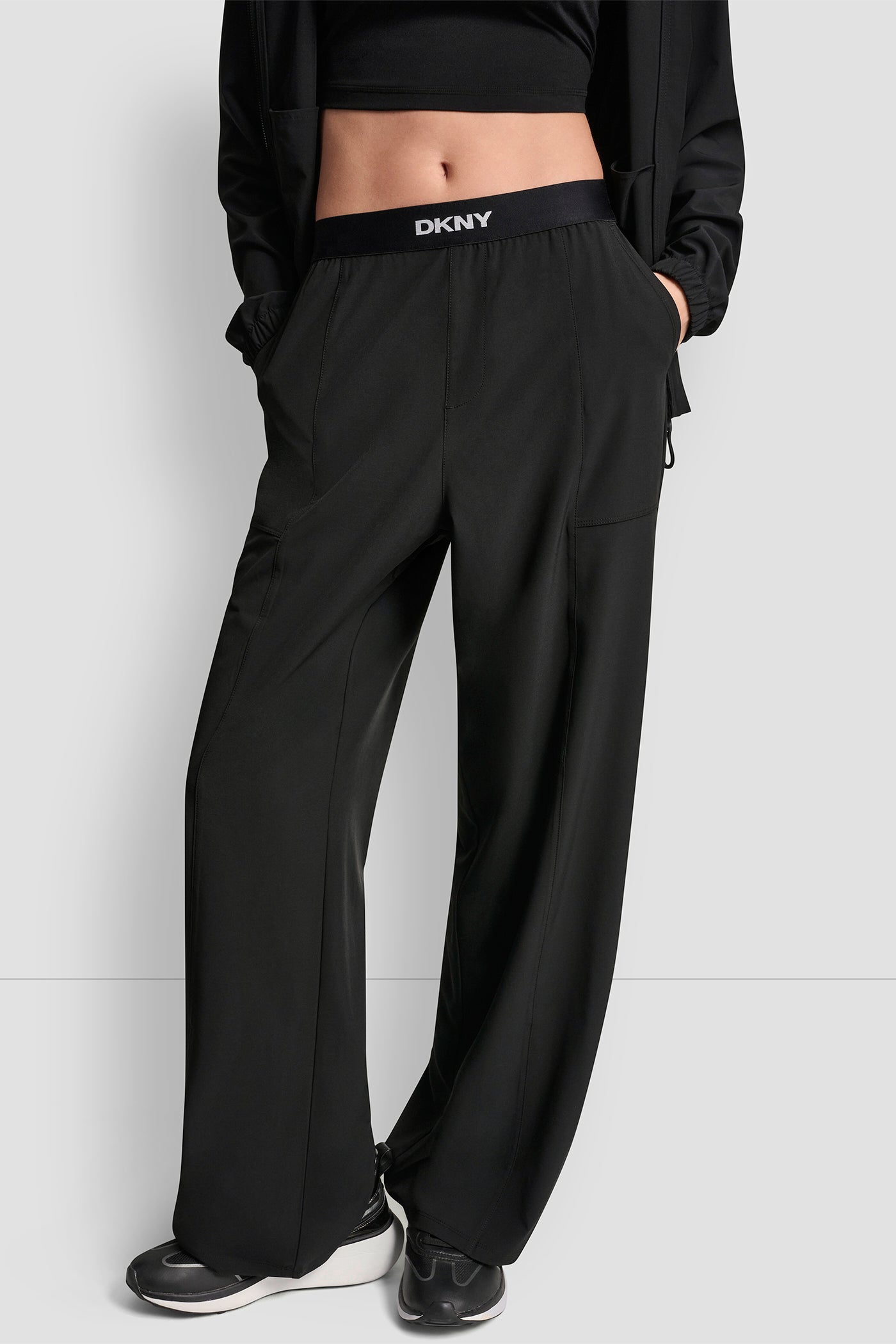 DKNY コーティングパンツ 黒 カーゴパンツ・ウォッシャブル 69049 High Rise Logo Waist Wide Leg Pant | Jogger | DKNY
