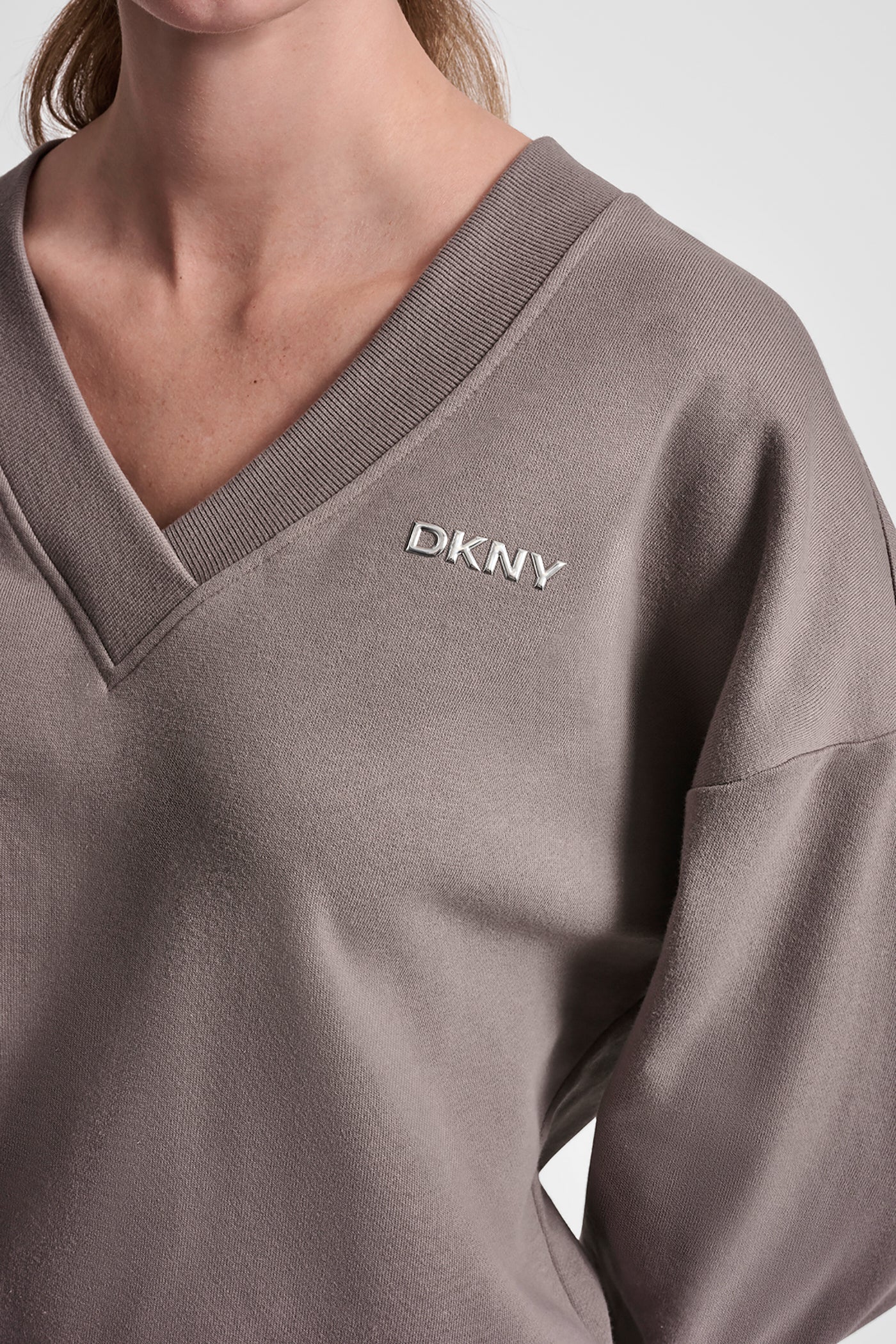 METALLIC LOGO SWEATSHIRT VIEW 6 | Sport Essentials