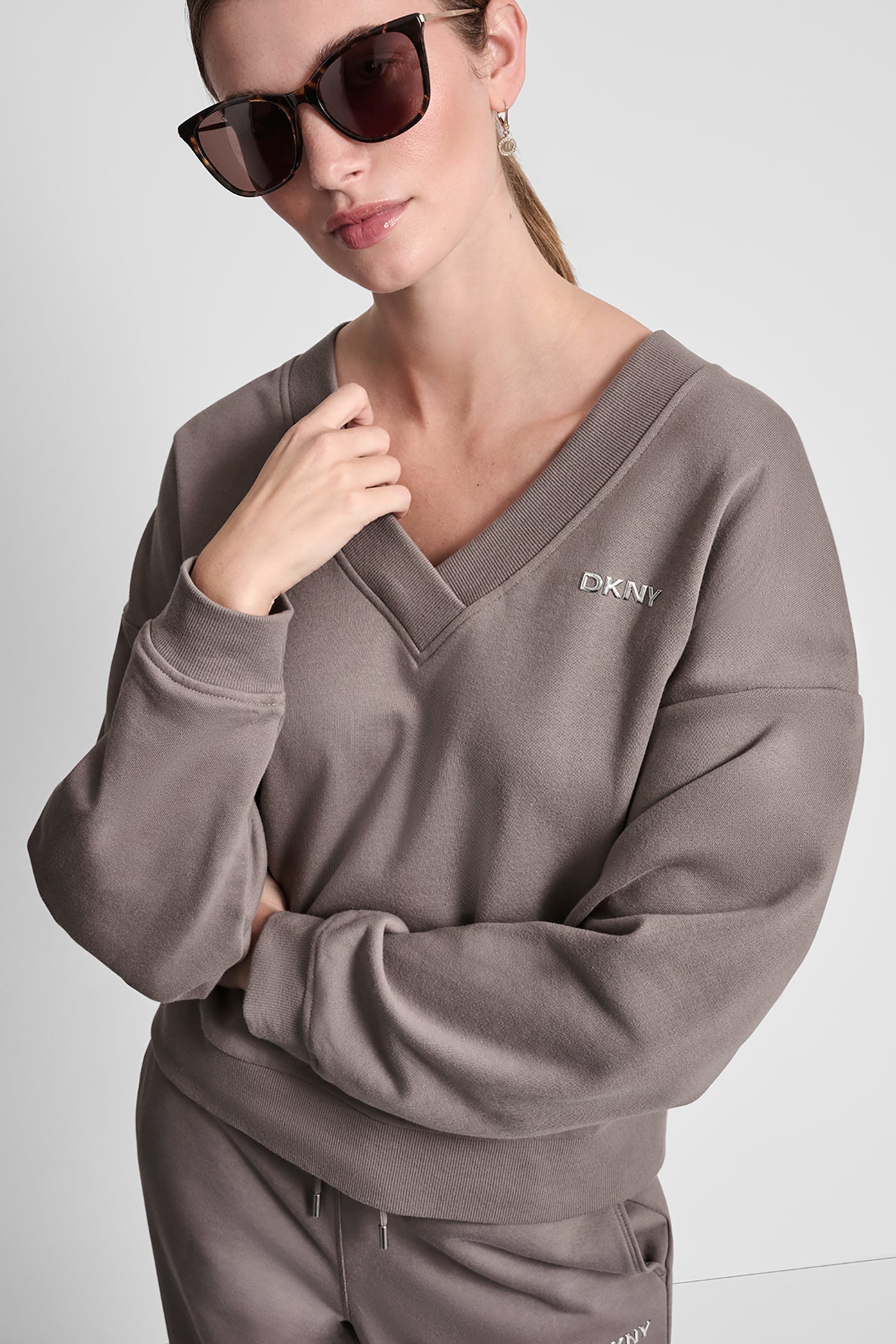 METALLIC LOGO SWEATSHIRT VIEW 5 | Sport Essentials