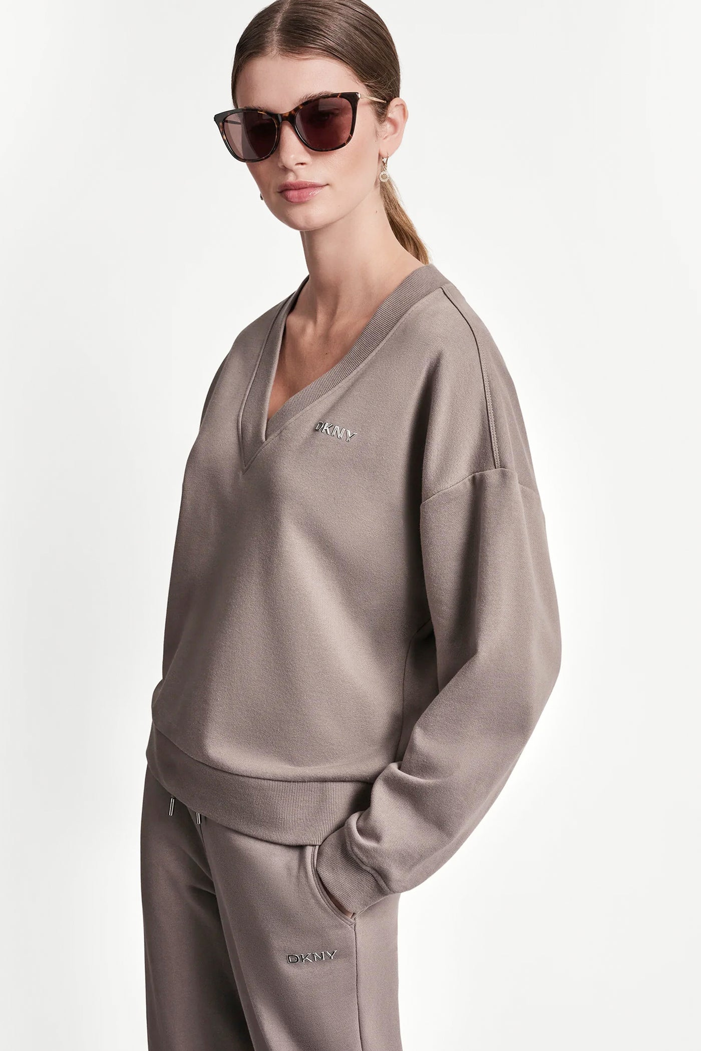 METALLIC BUBBLE LOGO V-NECK PULLOVER VIEW 4 | MUST-HAVES