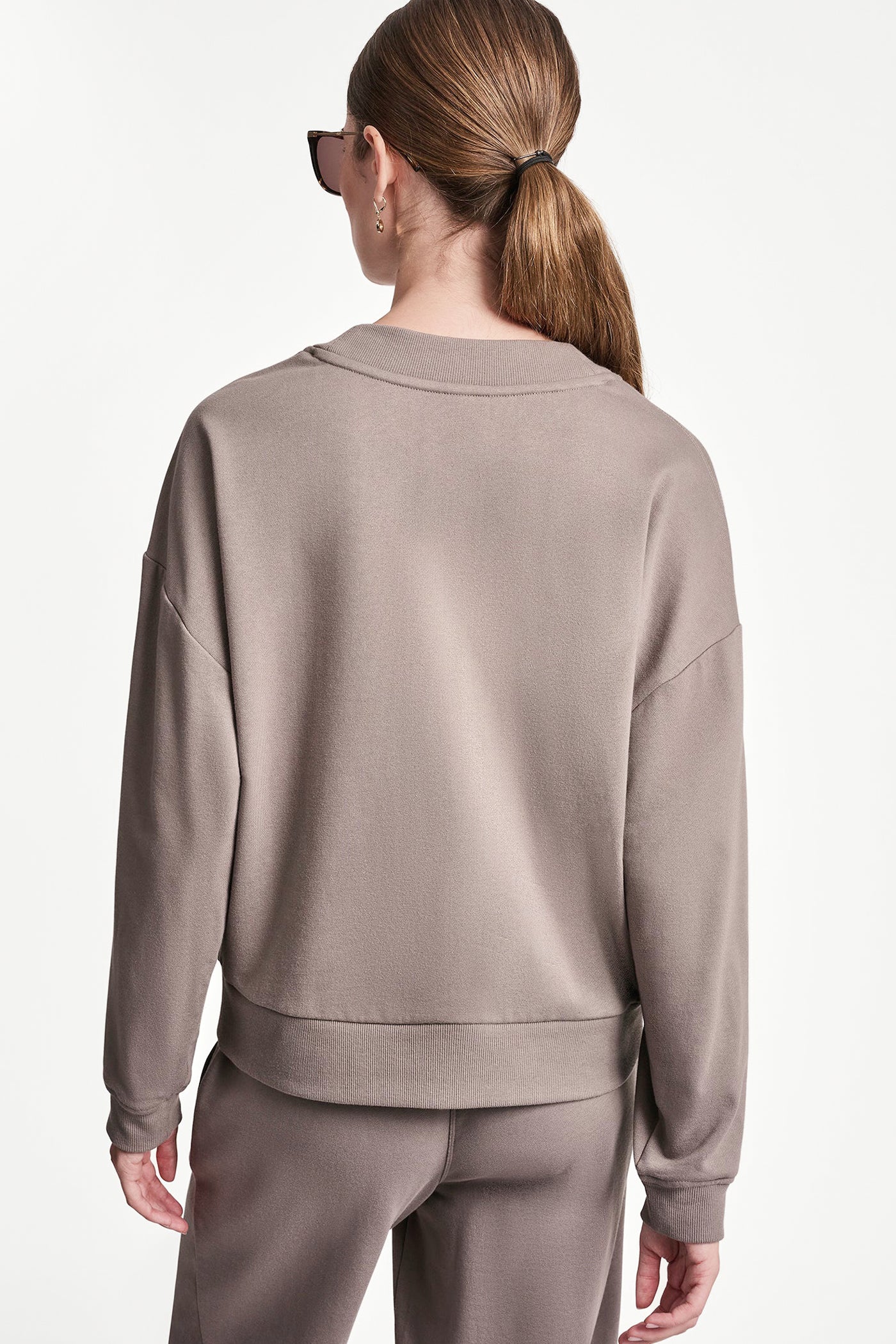 METALLIC BUBBLE LOGO V-NECK PULLOVER VIEW 3 | MUST-HAVES