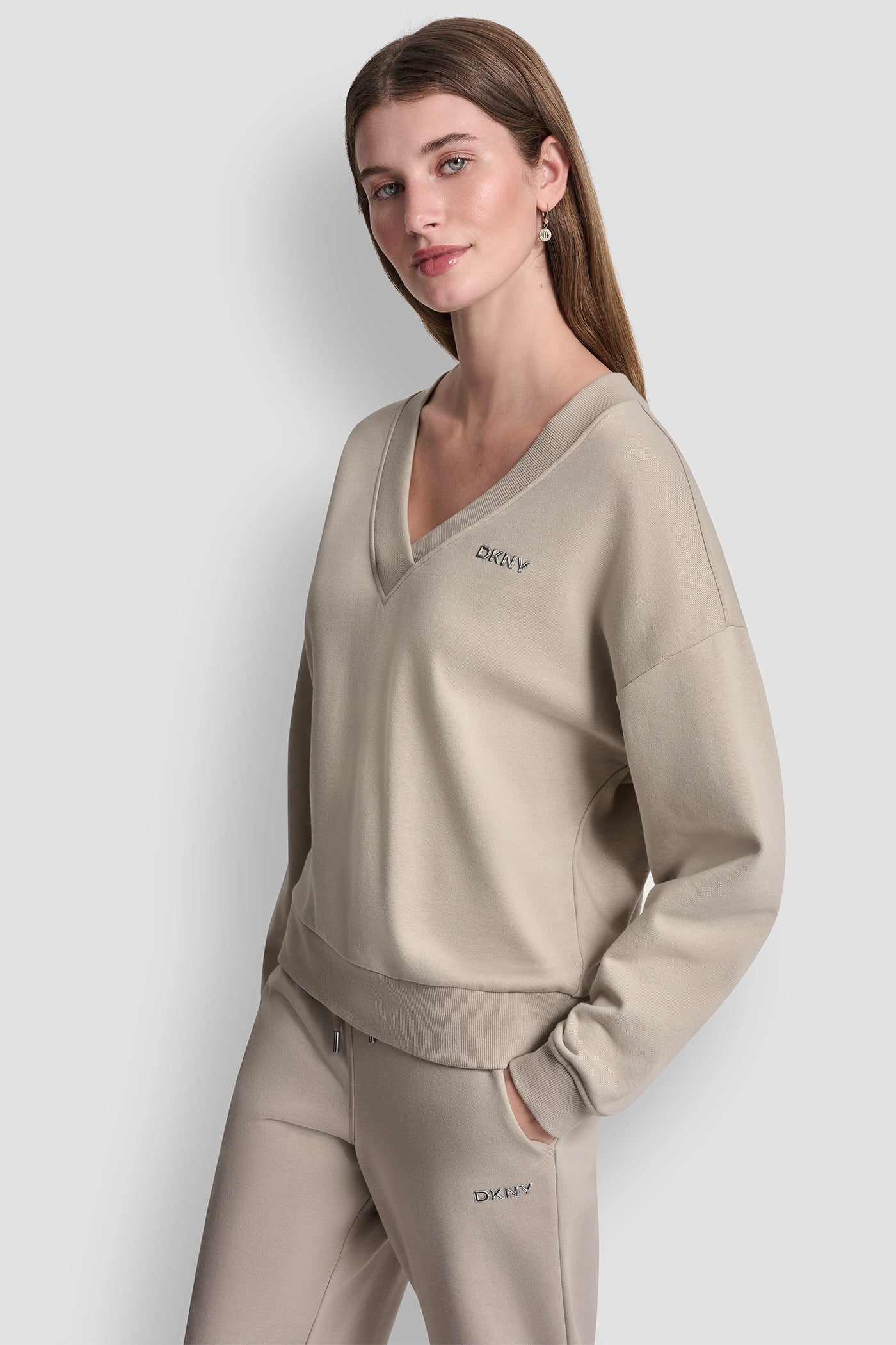 METALLIC BUBBLE LOGO V-NECK PULLOVER VIEW 4 | Clothing