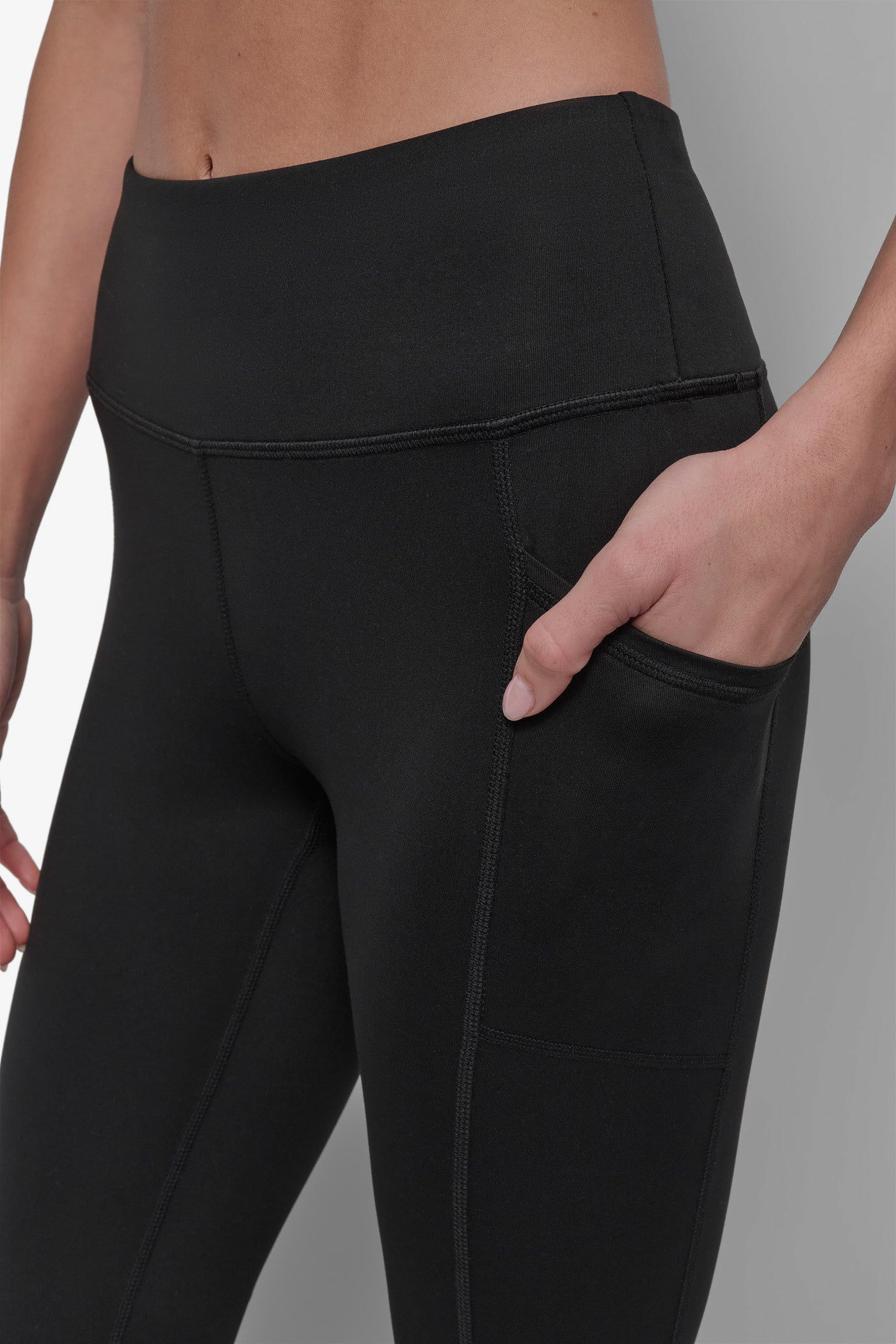 MID-RISE MINI COMPRESSION CAPRI PANT VIEW 4 | Leggings