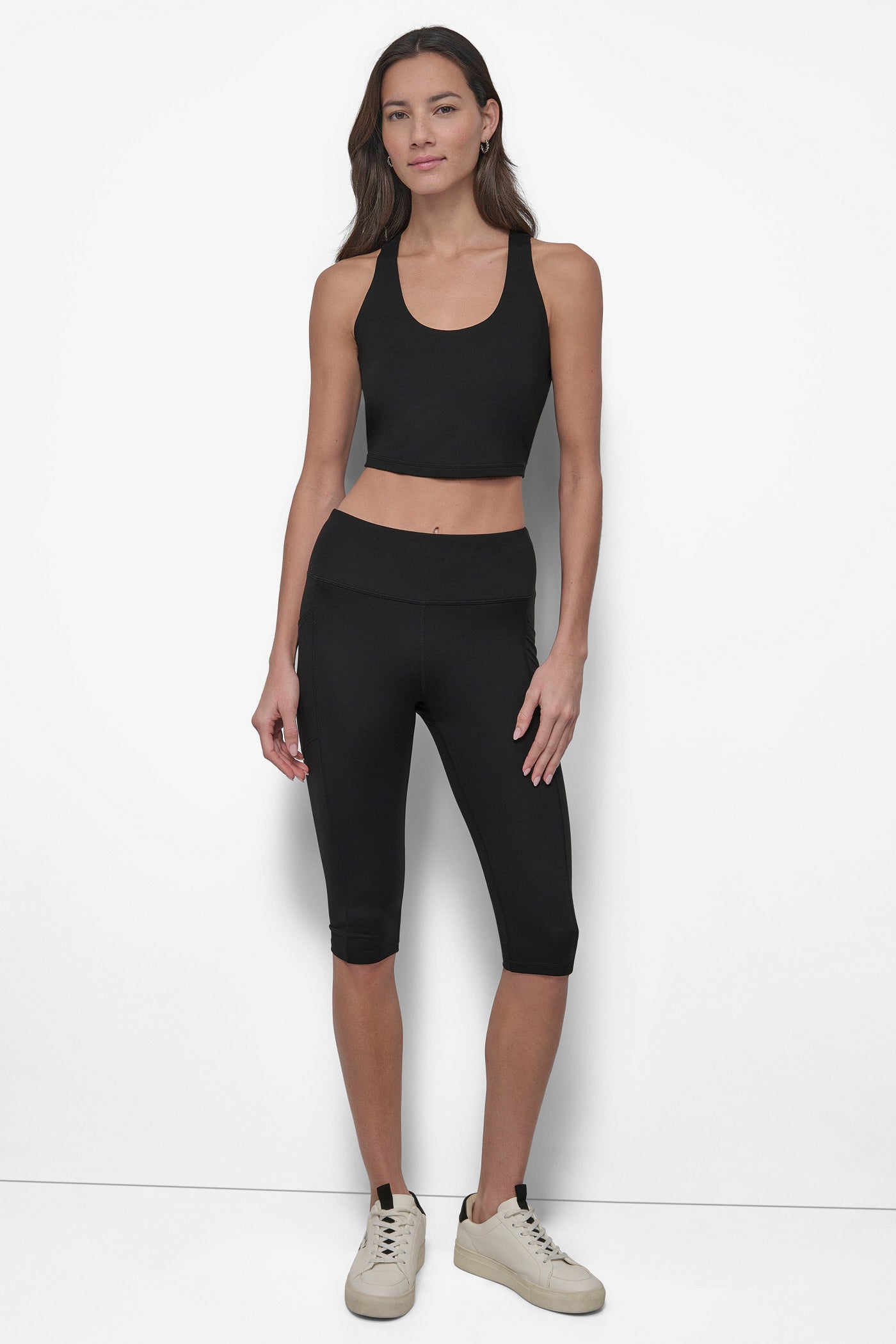 MID-RISE MINI COMPRESSION CAPRI PANT VIEW 5 | Leggings
