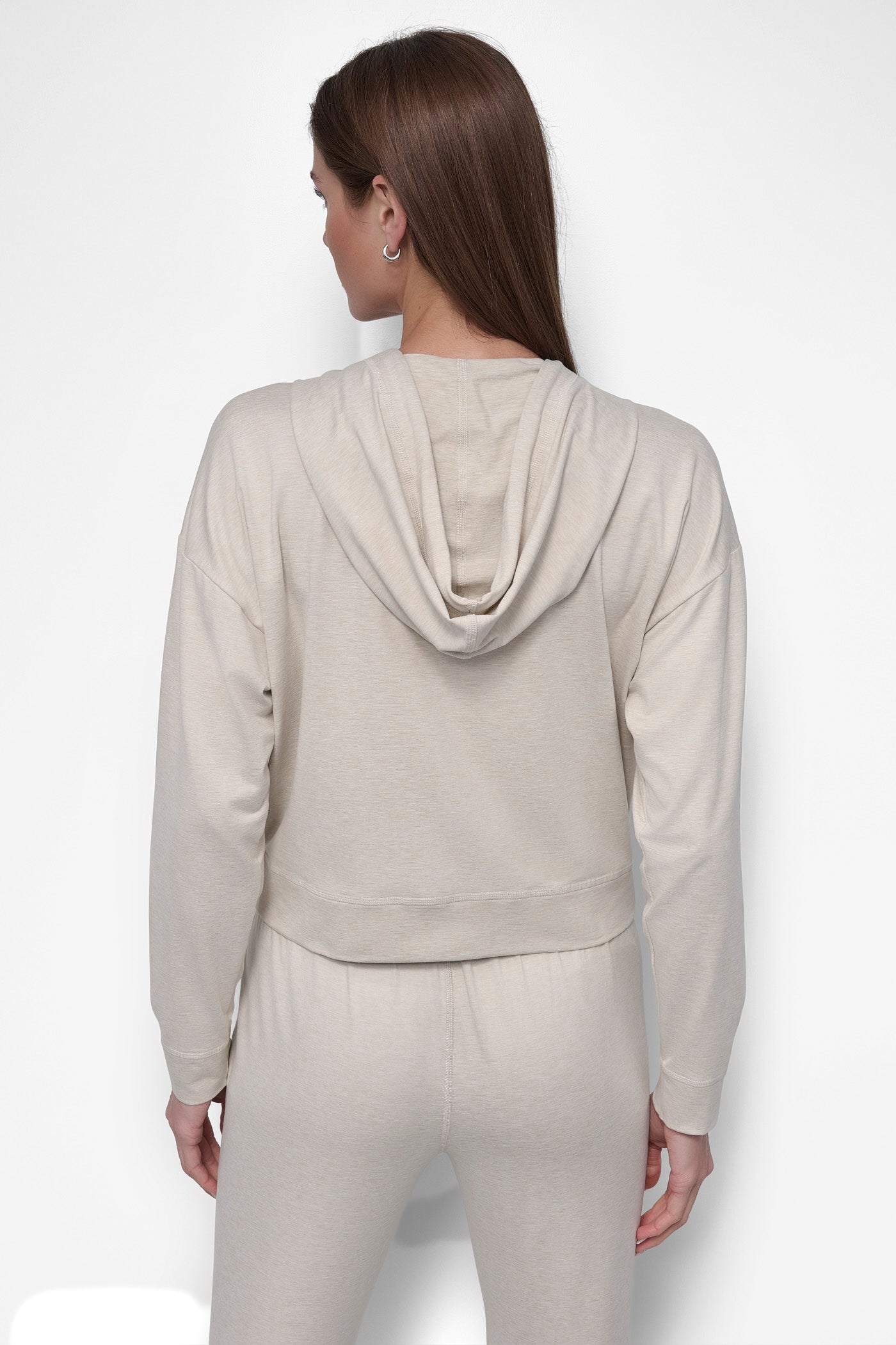 PEBBLE SPACEDYE CROPPED SPACE-DYED HOODIE, BACK VIEW | DKNY Sport