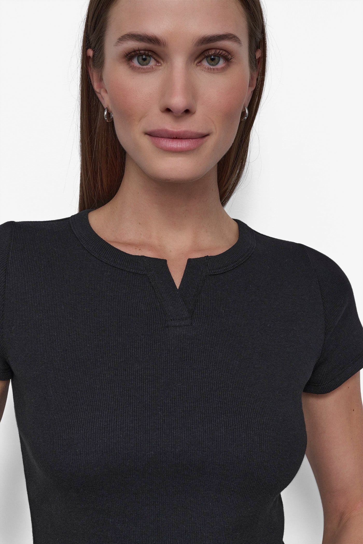 CROPPED NOTCH NECK PERFORMANCE TEE VIEW 4 | Under $75