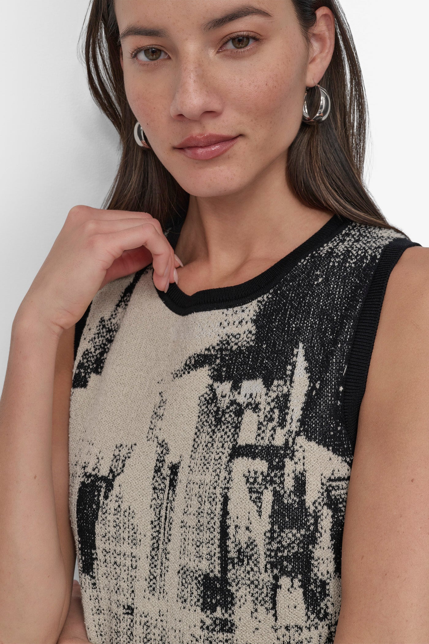 SLEEVELESS BOUCLE PRINTED SWEATER VIEW 4 | Summer Essentials