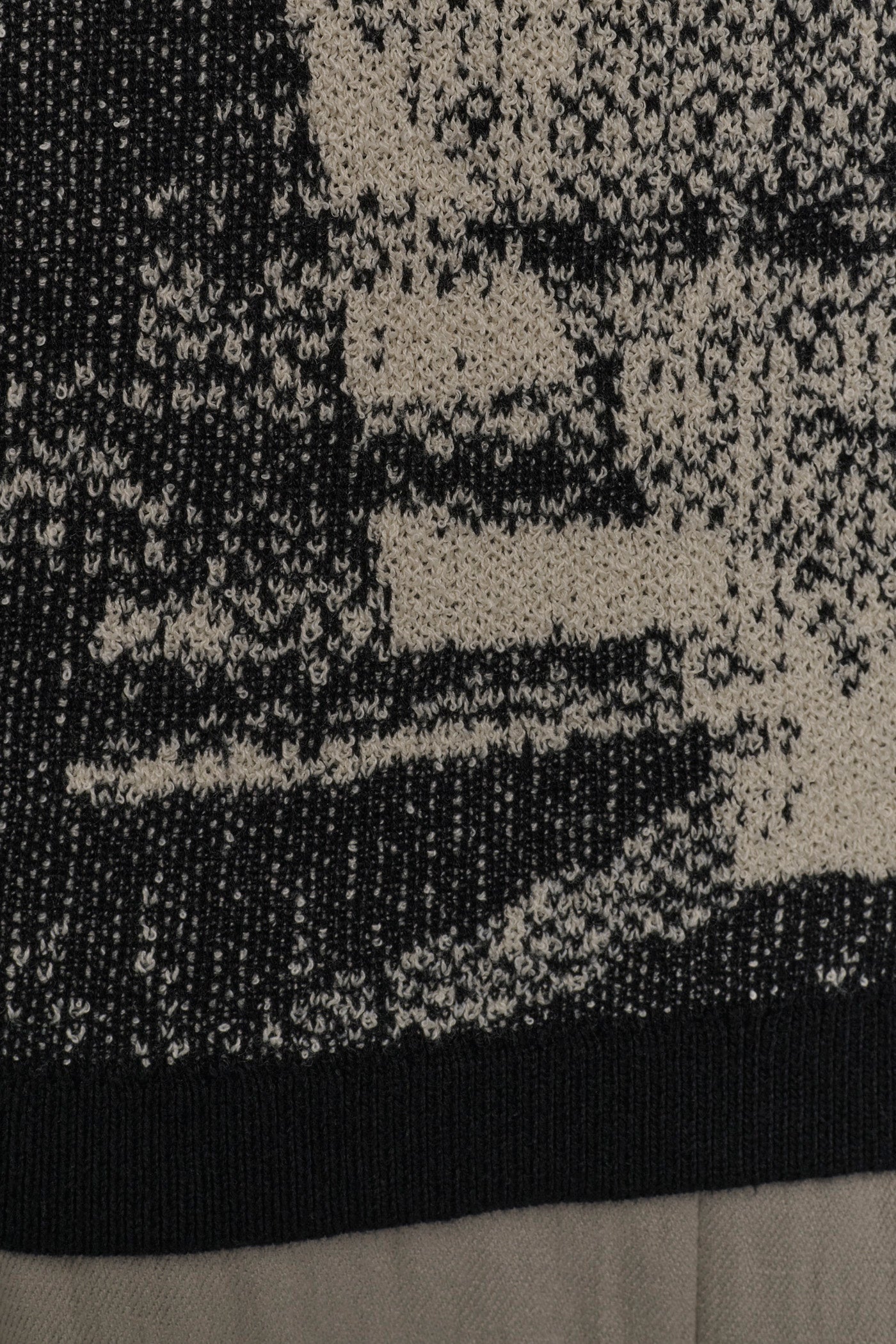 SLEEVELESS BOUCLE PRINTED SWEATER VIEW 5 | Summer Essentials
