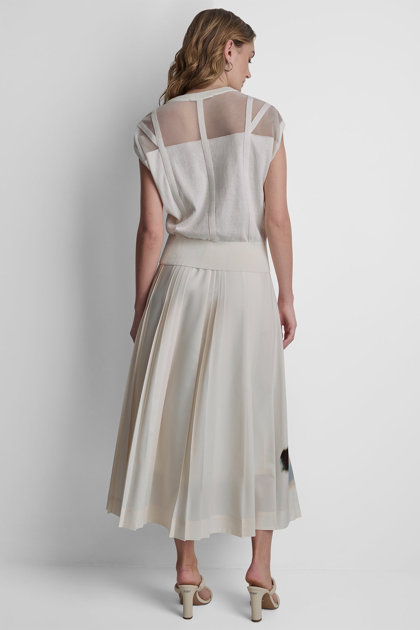 SLEEVELESS CORSET SEAM SWEATER VIEW 6 | New Arrivals