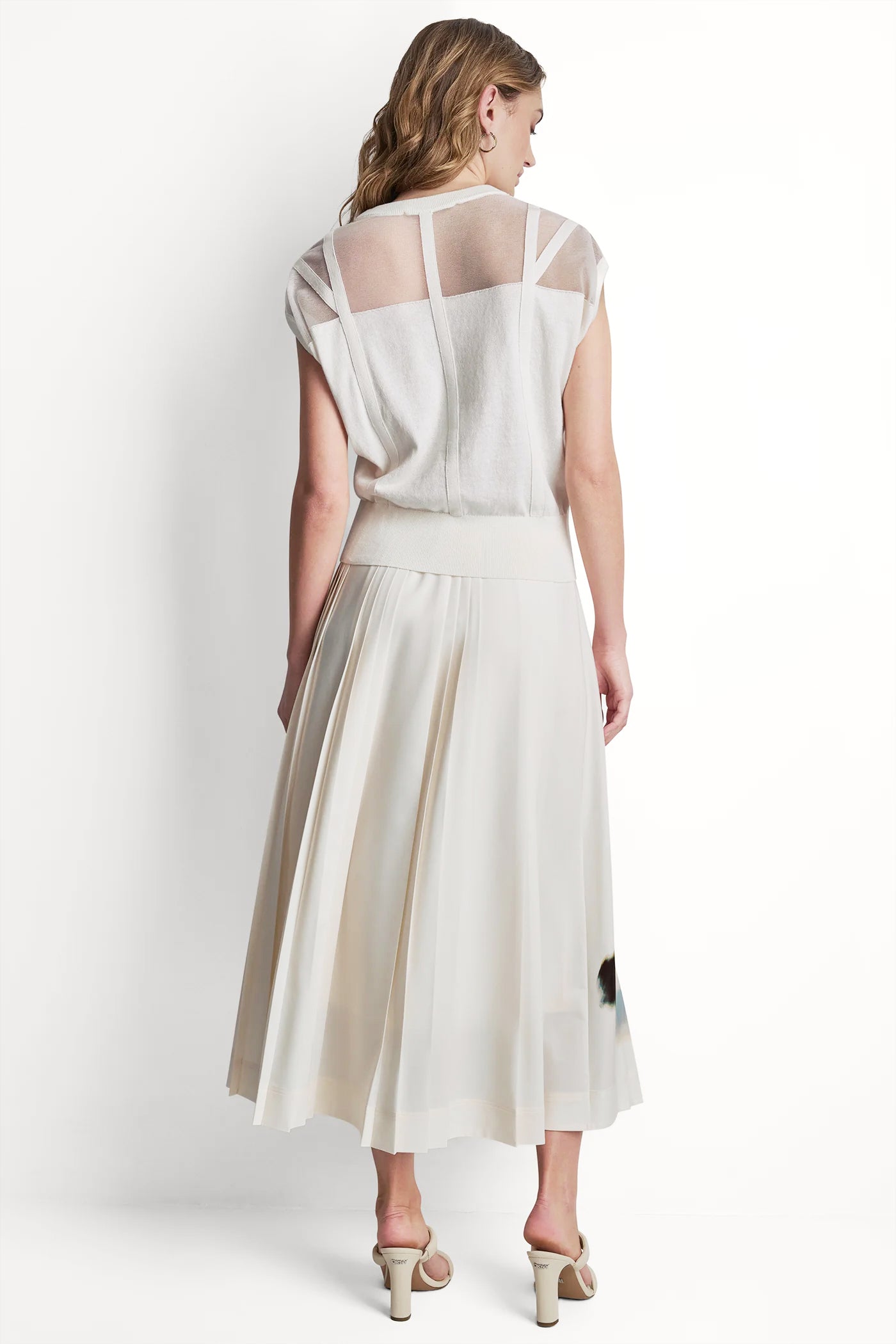 SLEEVELESS CORSET SEAM SWEATER VIEW 3 | All Products