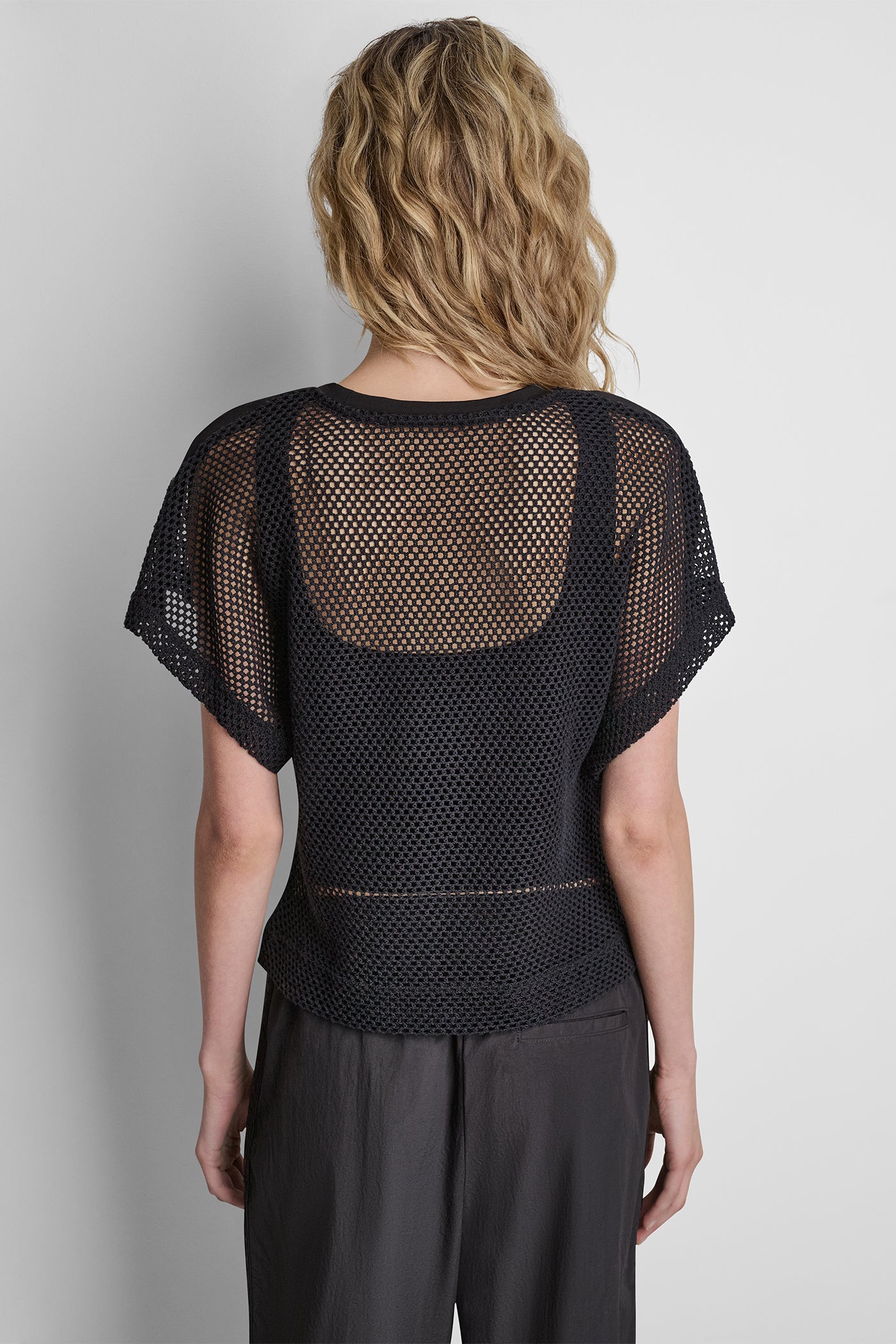 MESH LOGO TEE VIEW 3 | WOMEN'S SWEATERS & TOPS