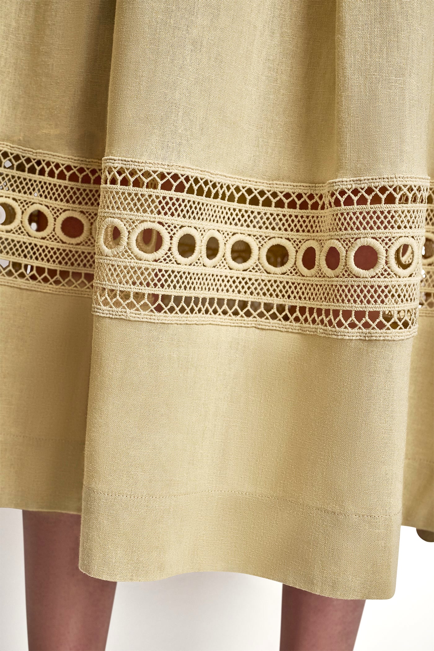 LINEN-BLEND LOOP LACE-TRIMMED PLEATED MIDI SKIRT VIEW 5