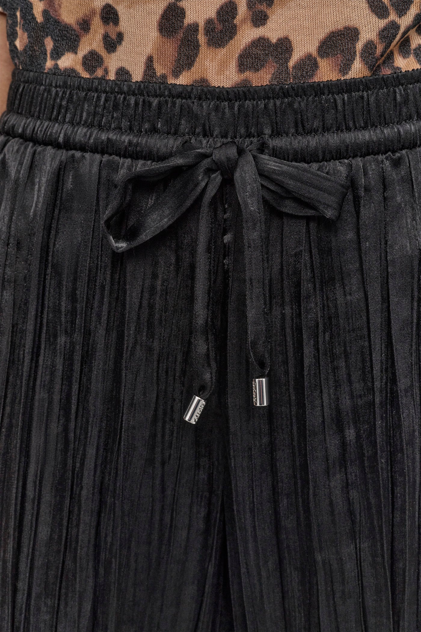 MID RISE PLISSÉ WIDE LEG PANT VIEW 4 | 9-5 Edit