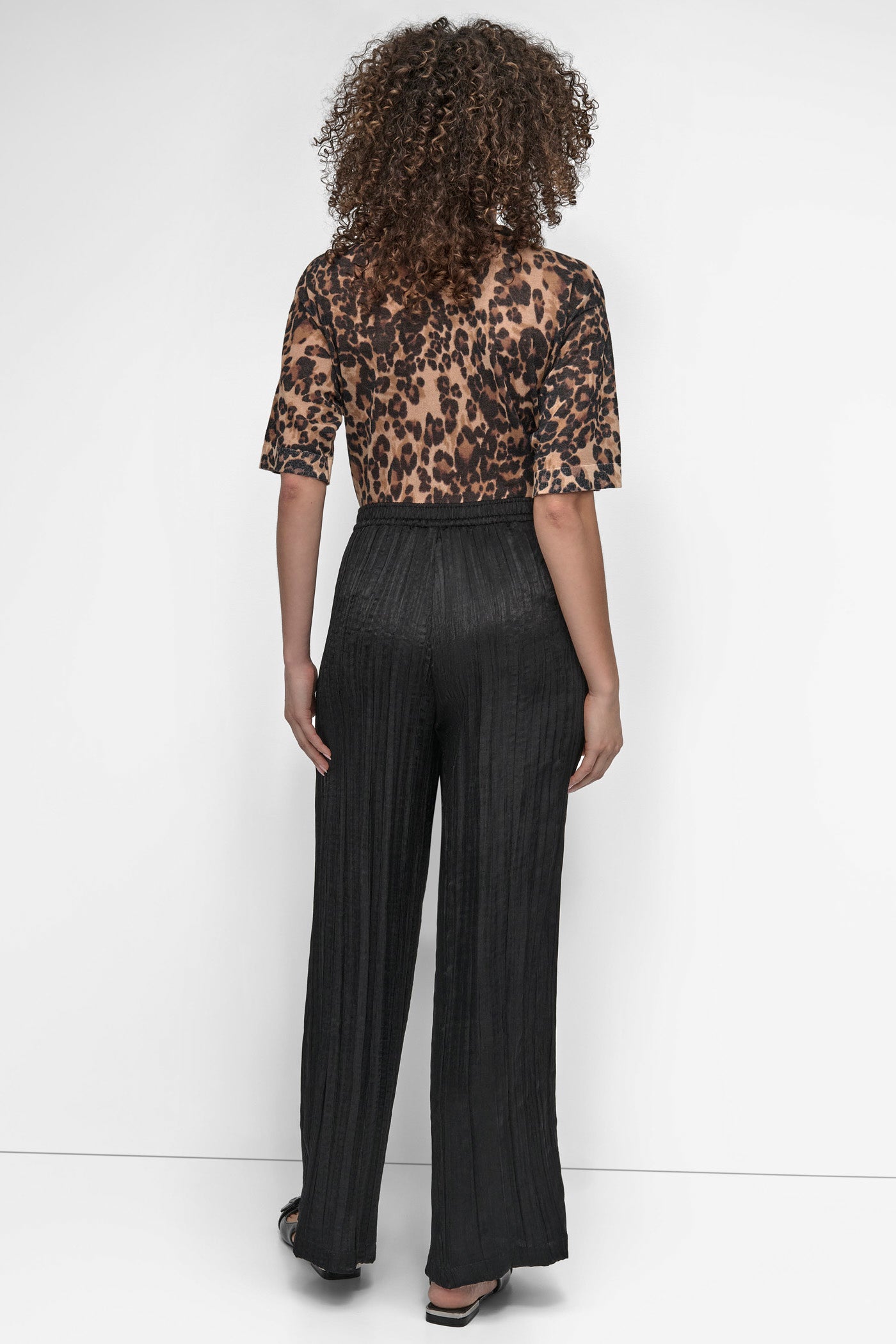 MID RISE PLISSÉ WIDE LEG PANT VIEW 6 | 9-5 Edit
