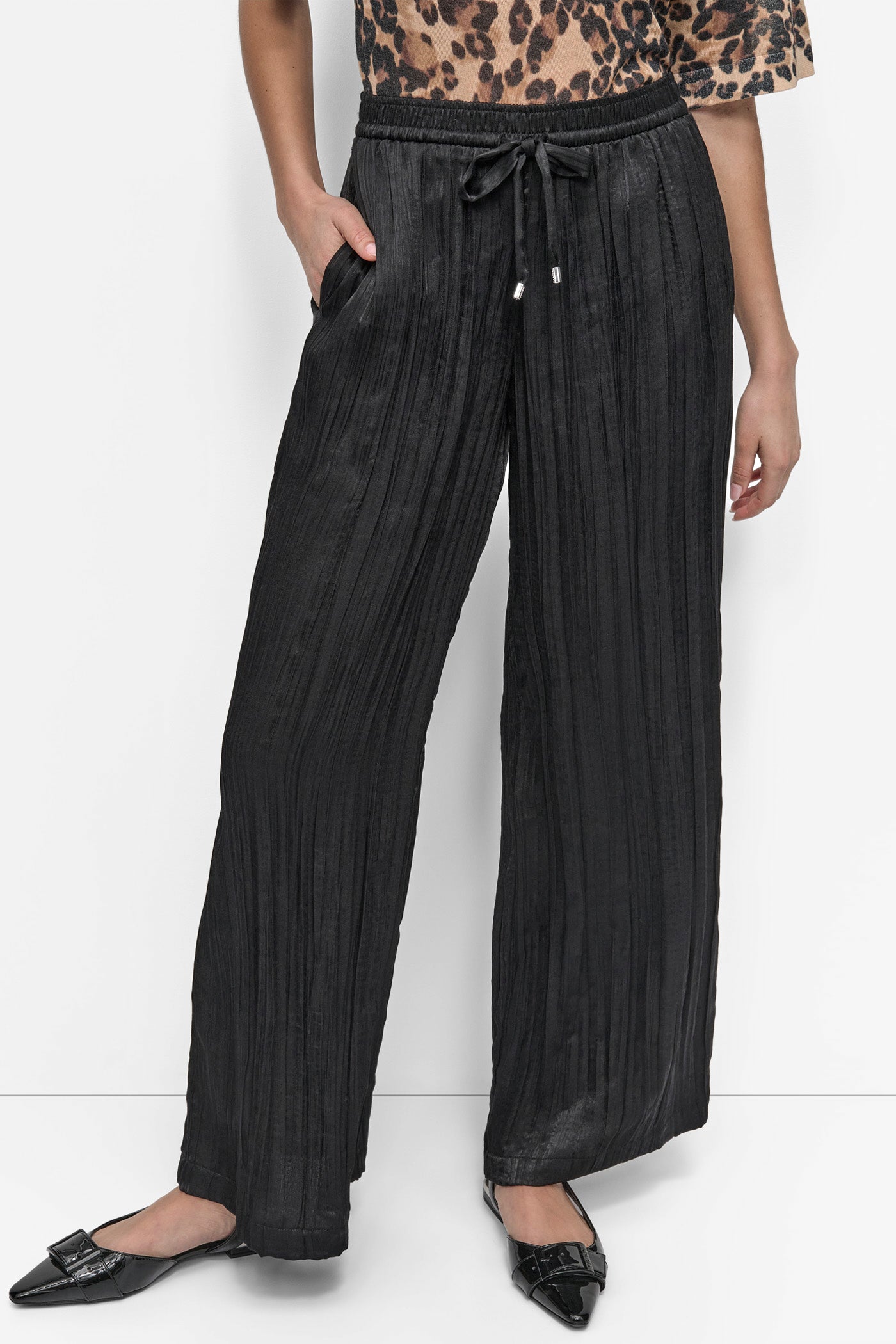 Black MID RISE PLISSÉ WIDE LEG PANT, FRONT VIEW | Pants & Denim