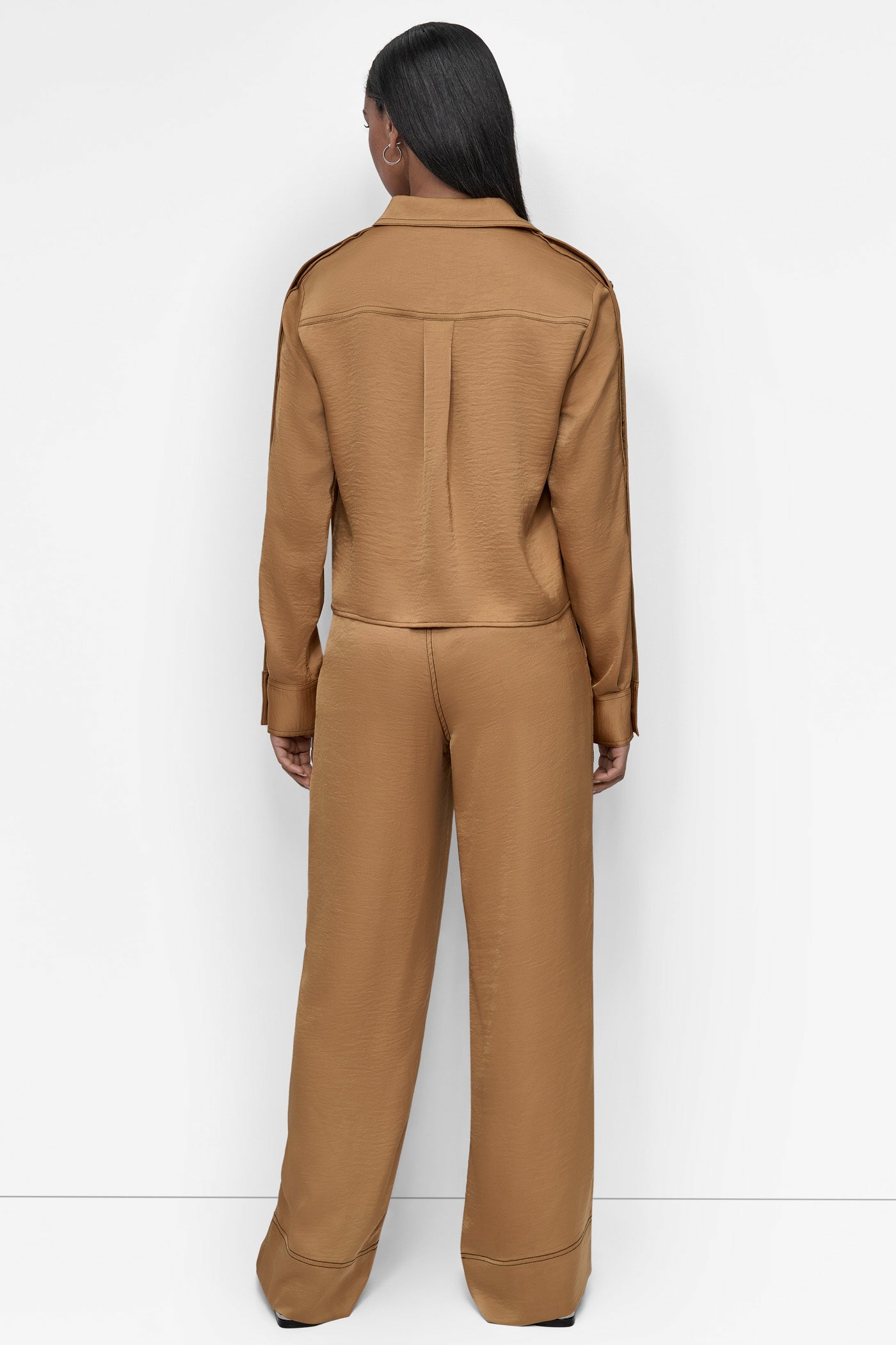 WHISKEY BUTTON-DETAILED SHIRT, BACK VIEW | 9-5 Edit