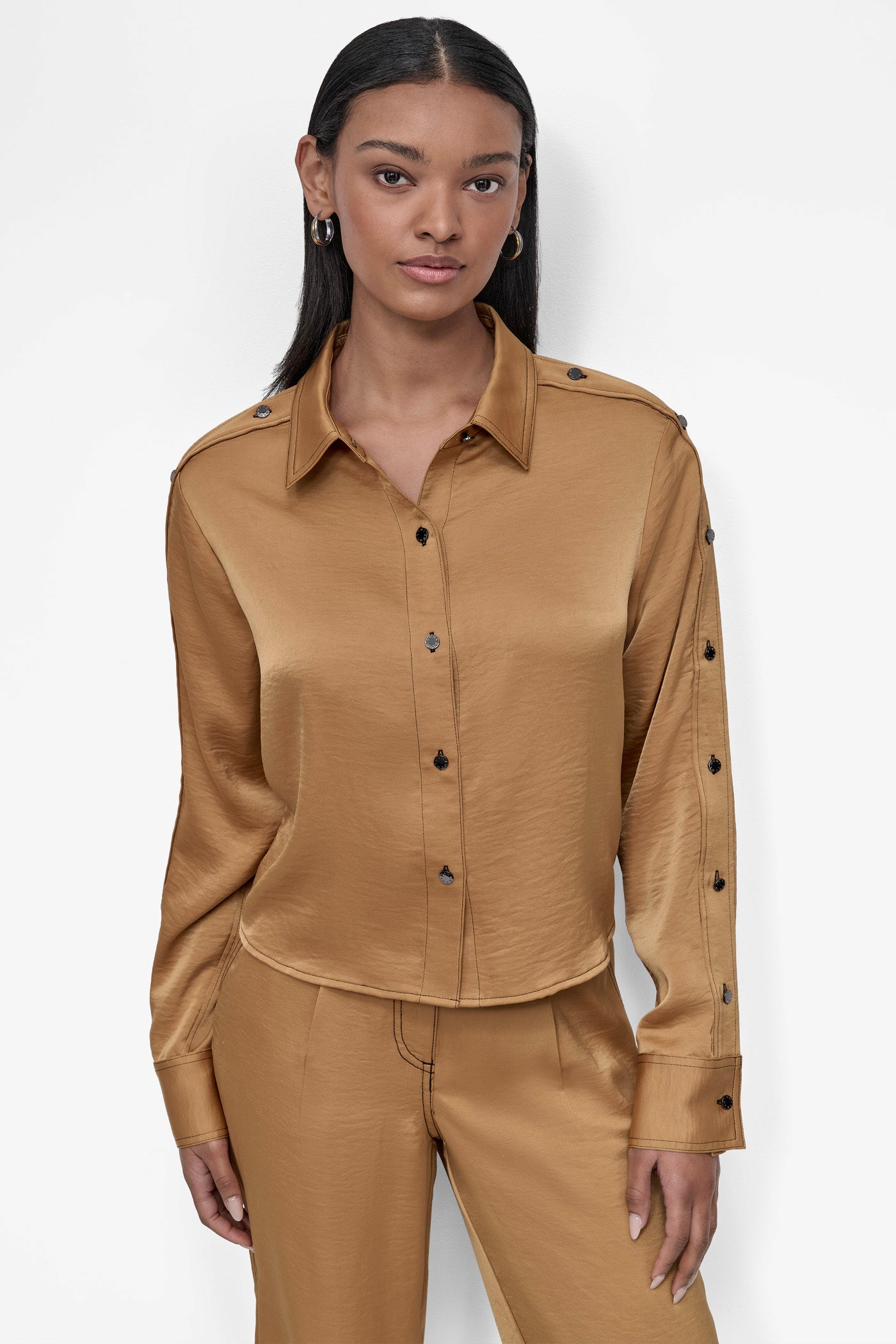 WHISKEY BUTTON-DETAILED SHIRT, FRONT VIEW | 9-5 Edit