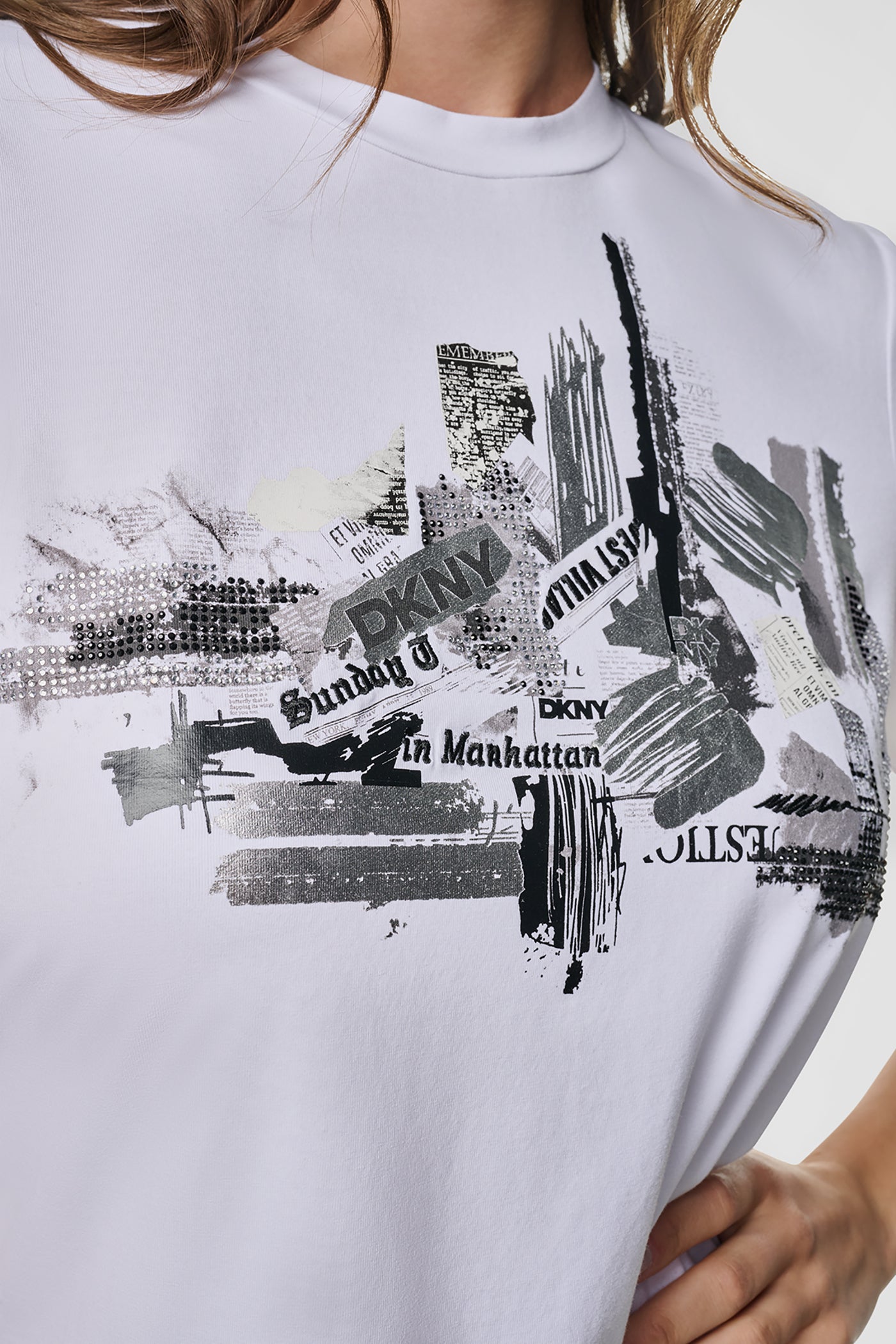 STUDDED NEWSPAPER LOGO TEE VIEW 6