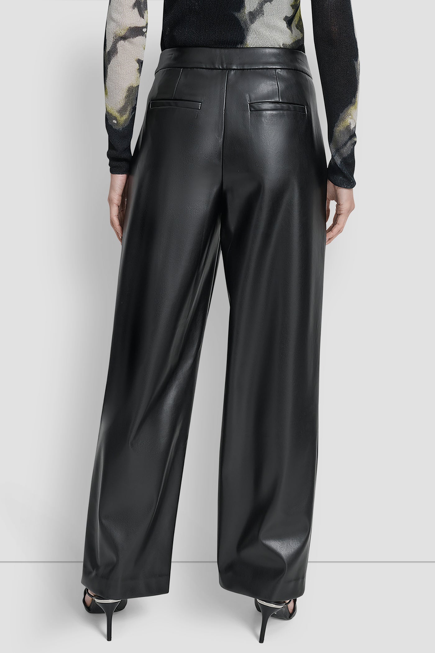 Black WIDE LEG PLEAT FRONT PANT, BACK VIEW | 9-5 Edit