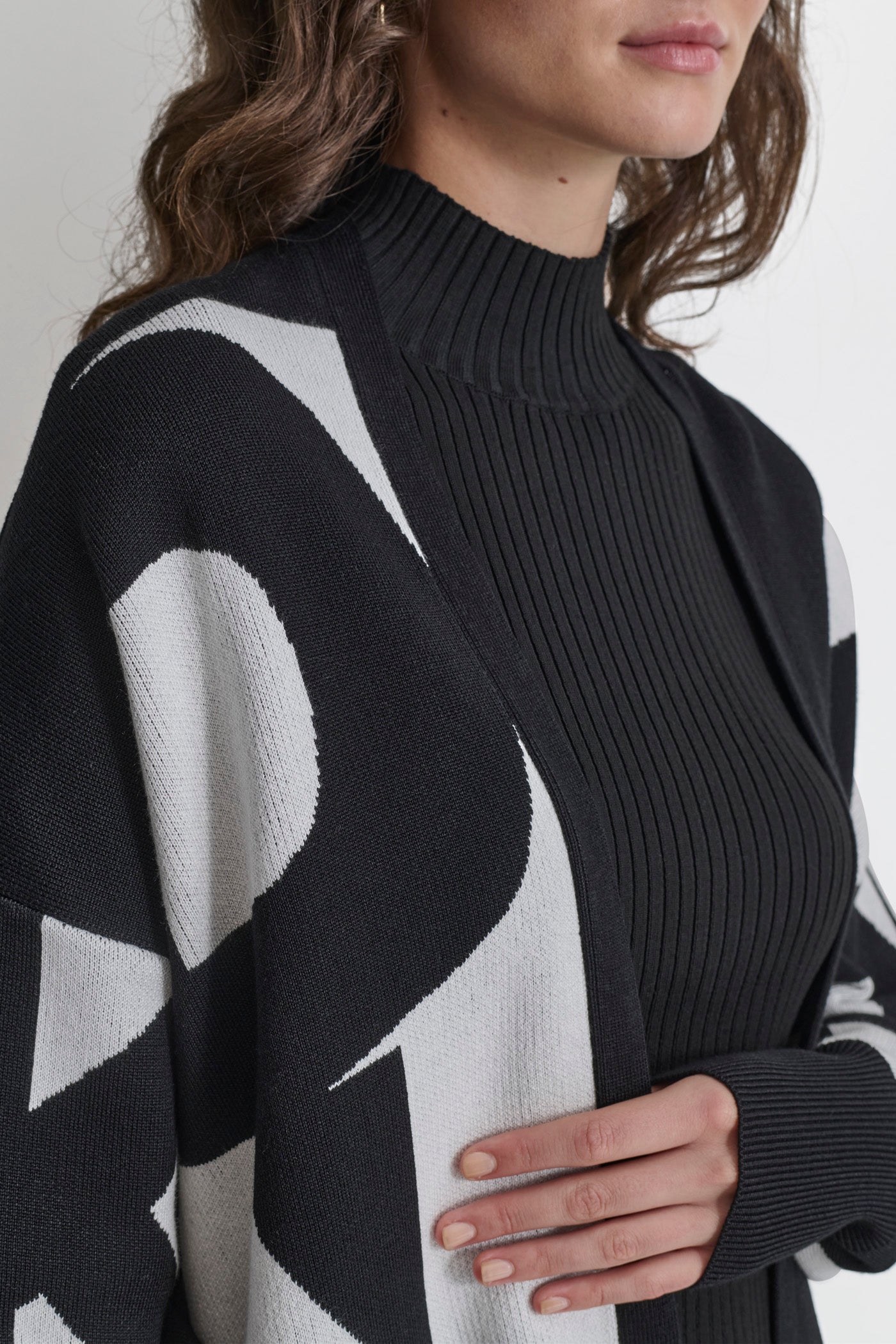 TWO-TONE LOGO CARDIGAN VIEW 5 | WOMEN'S SWEATERS & TOPS