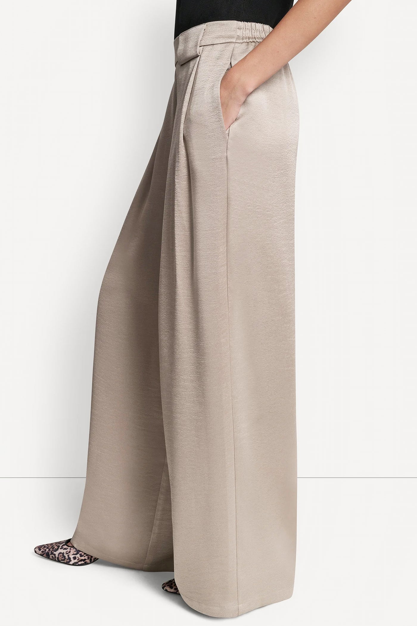 HIGH-RISE SATIN PLEATED WIDE LEG PANT VIEW 4 | Clothing