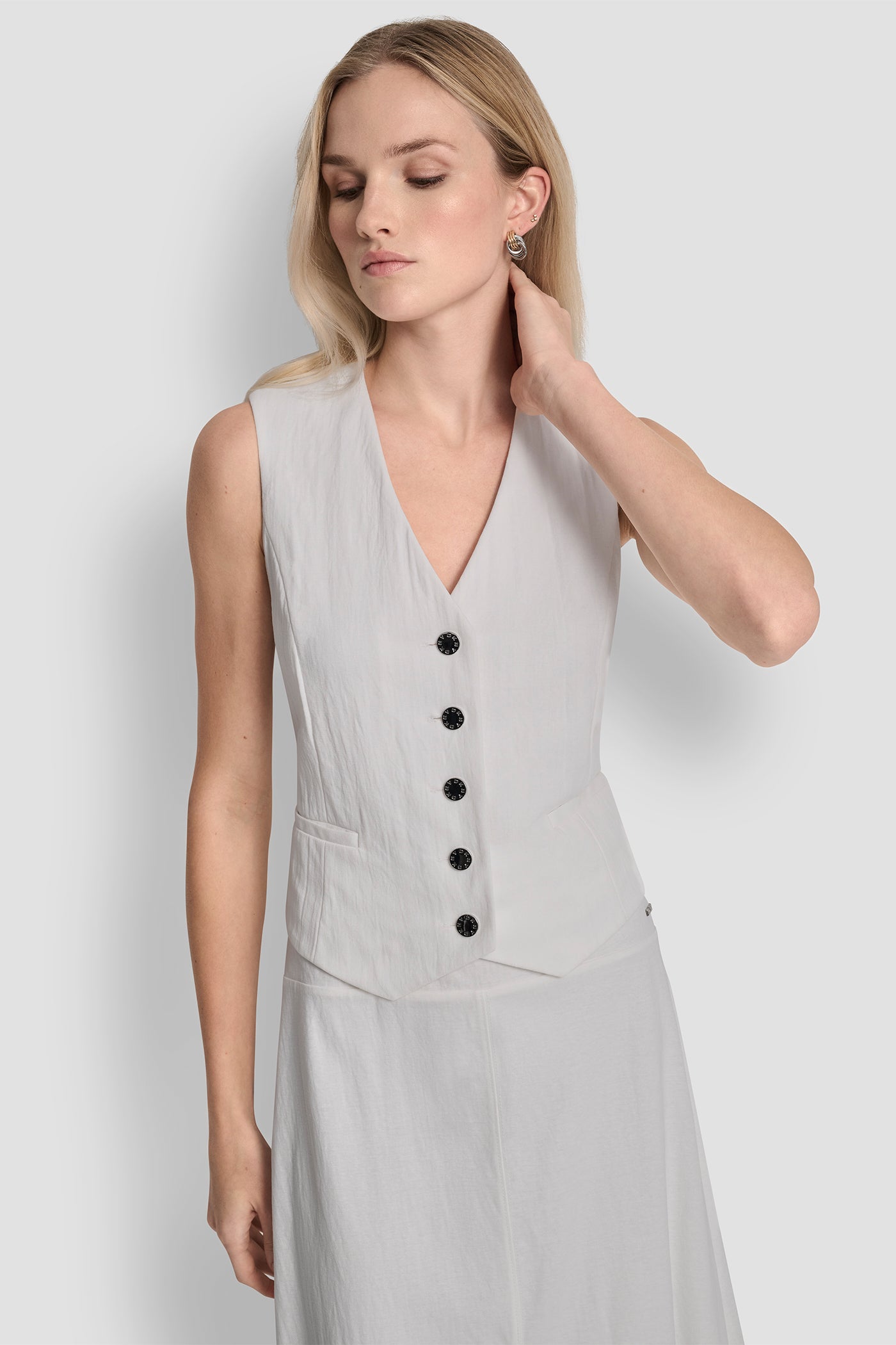 PIQUÉ BUTTON-FRONT VEST VIEW 3 | WOMEN'S SWEATERS & TOPS